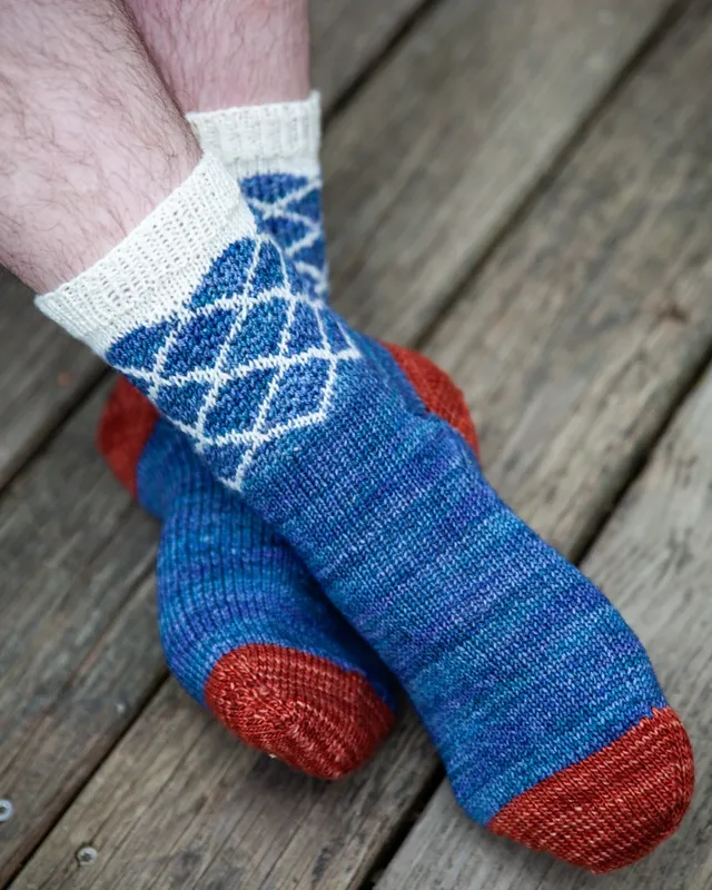 christallk-wavy-socks-patron-chaussettes-jacquard-talon-contraste image 1