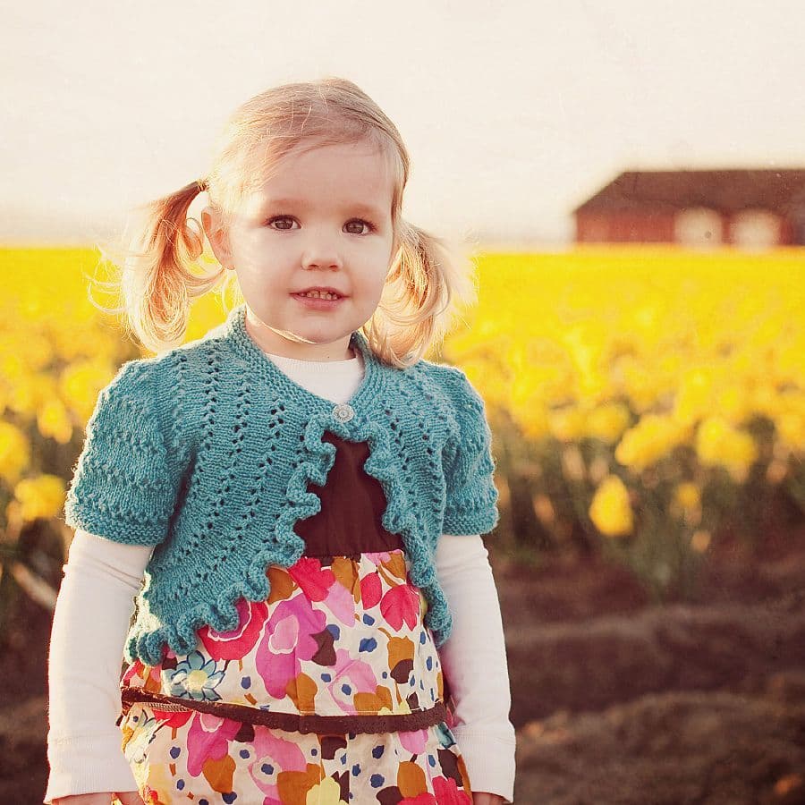 jamieson-s-of-shetland-mermaid-bolero-patron-fille-18-mois-6ans image 1