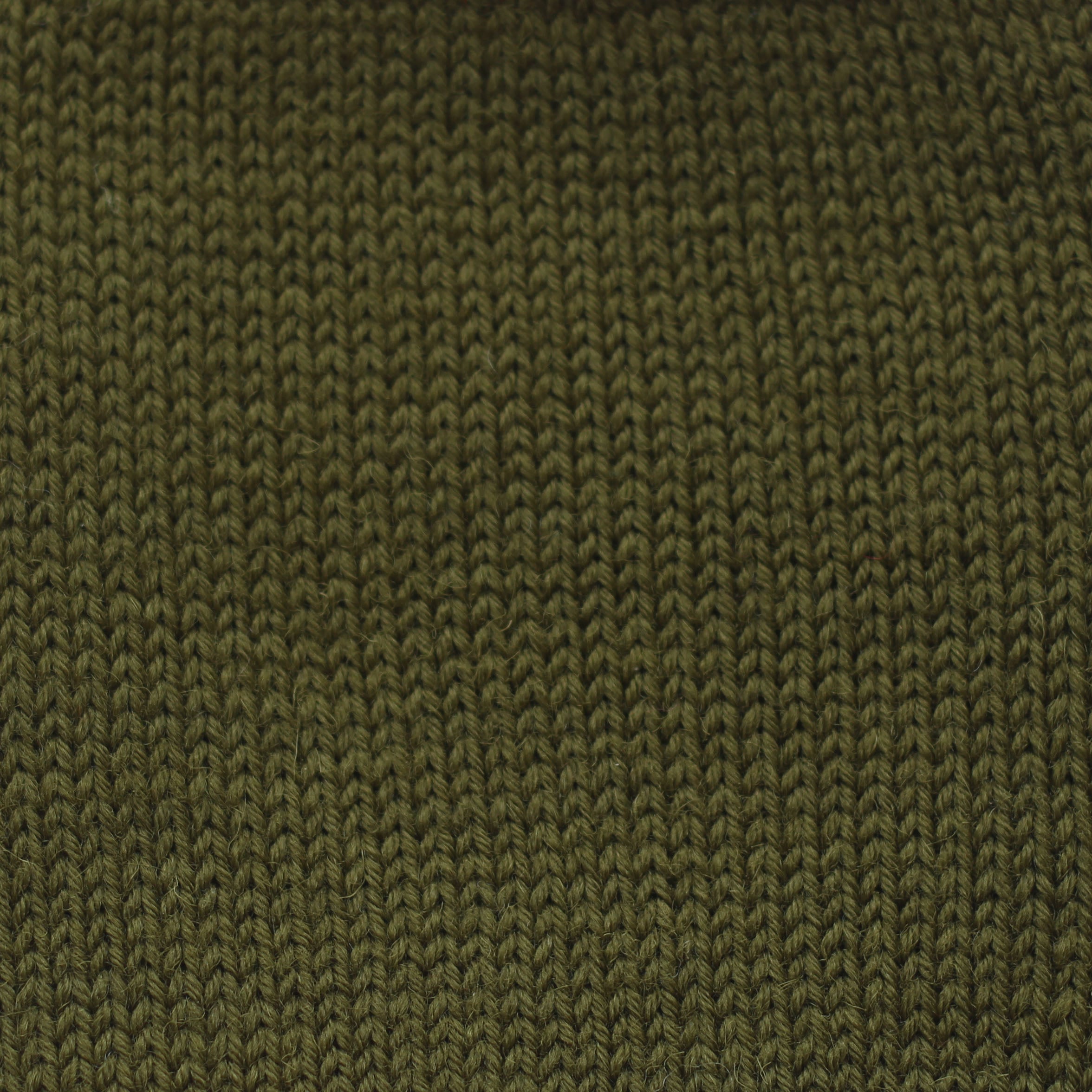 jamieson-smith-5ply-shetland-fil-olive-50g-100-laine image 2
