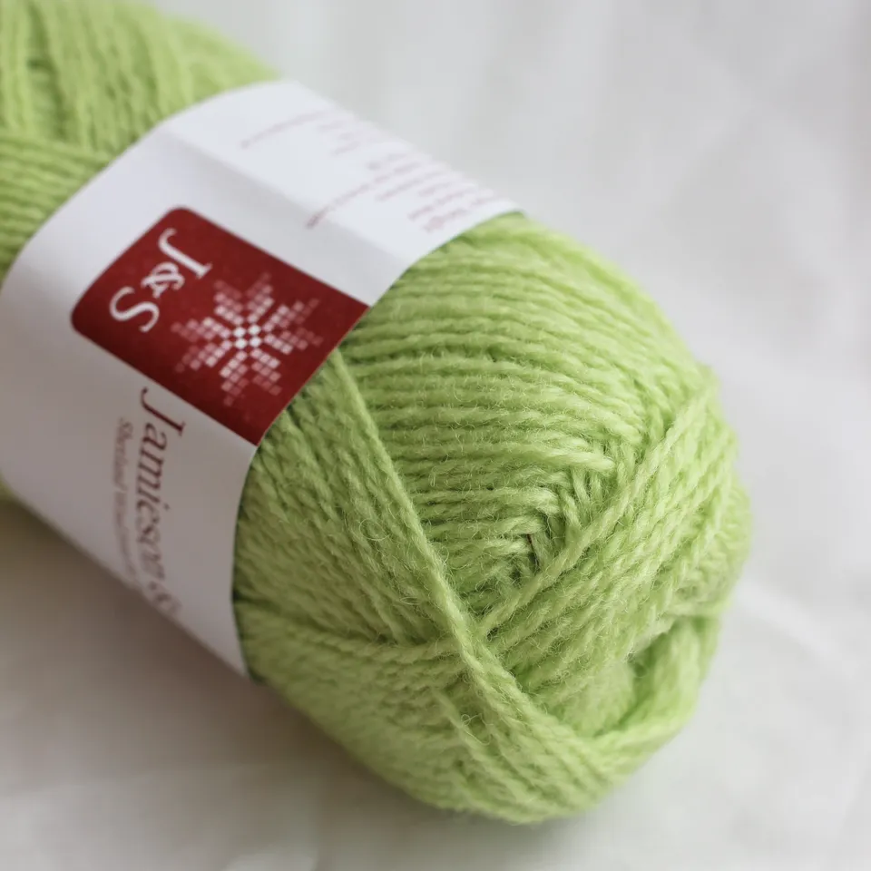 jamieson-smith-2ply-jumper-weight-laine-vert-lime-25g image 1