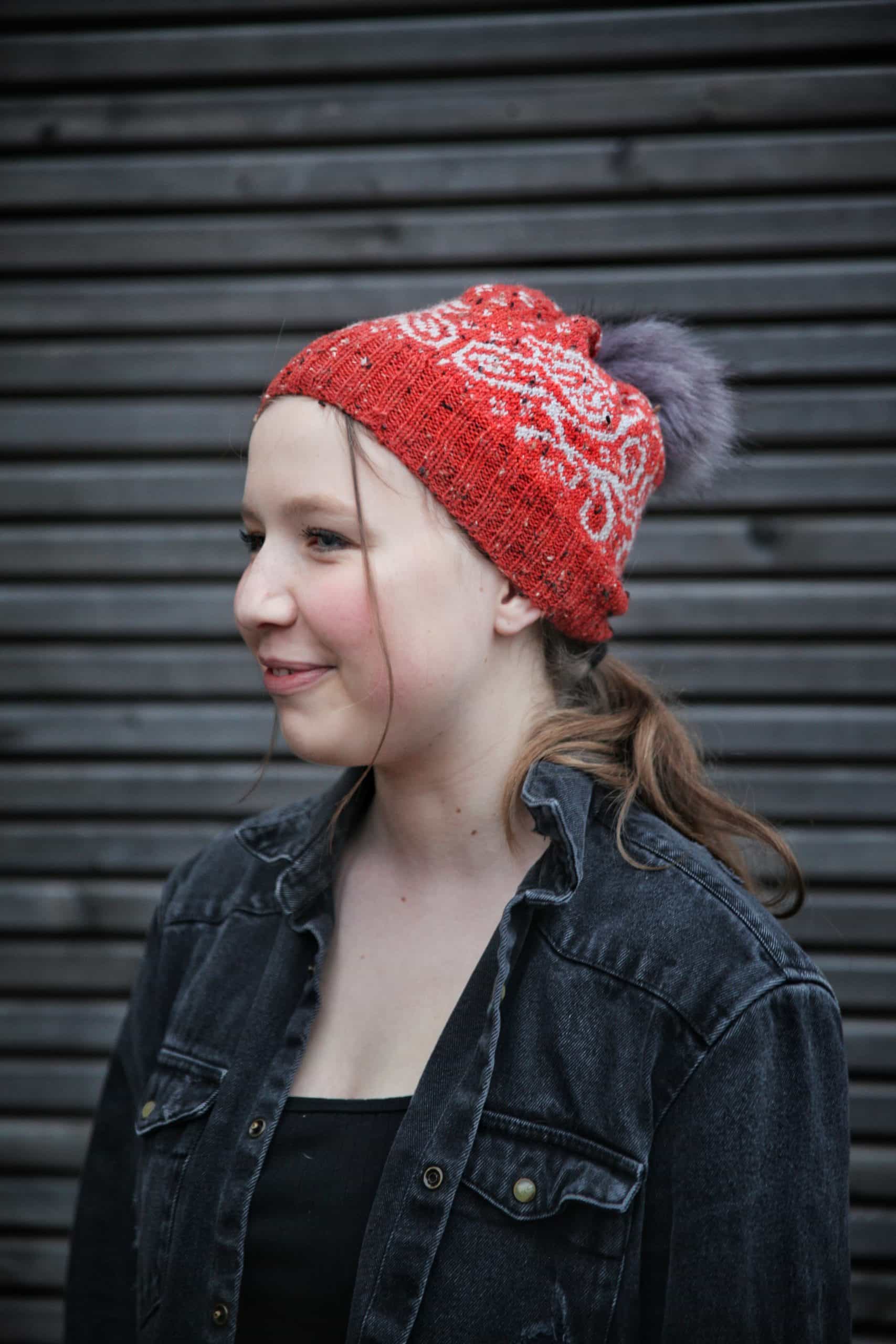 christallk-snow-doves-patron-bonnet-jacquard-pompon image 3