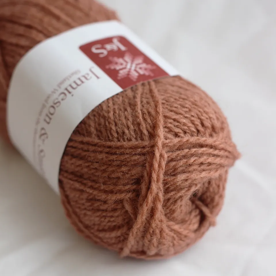 jamieson-smith-2ply-jumper-weight-fil-teinte-6-mink-25g image 1