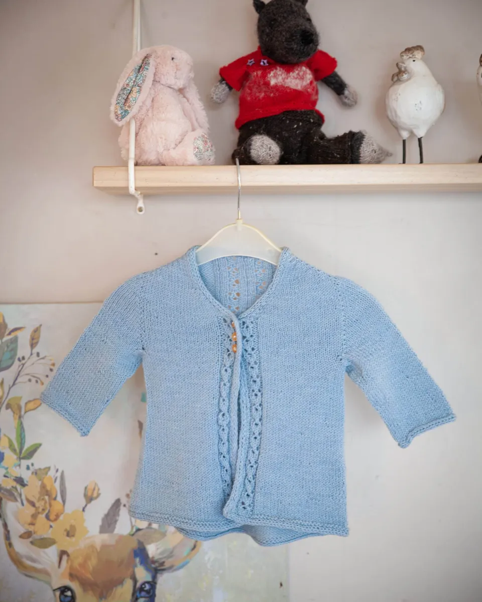 christallk-fleur-bleue-patron-tricot-cardigan-fille-printemps image 1