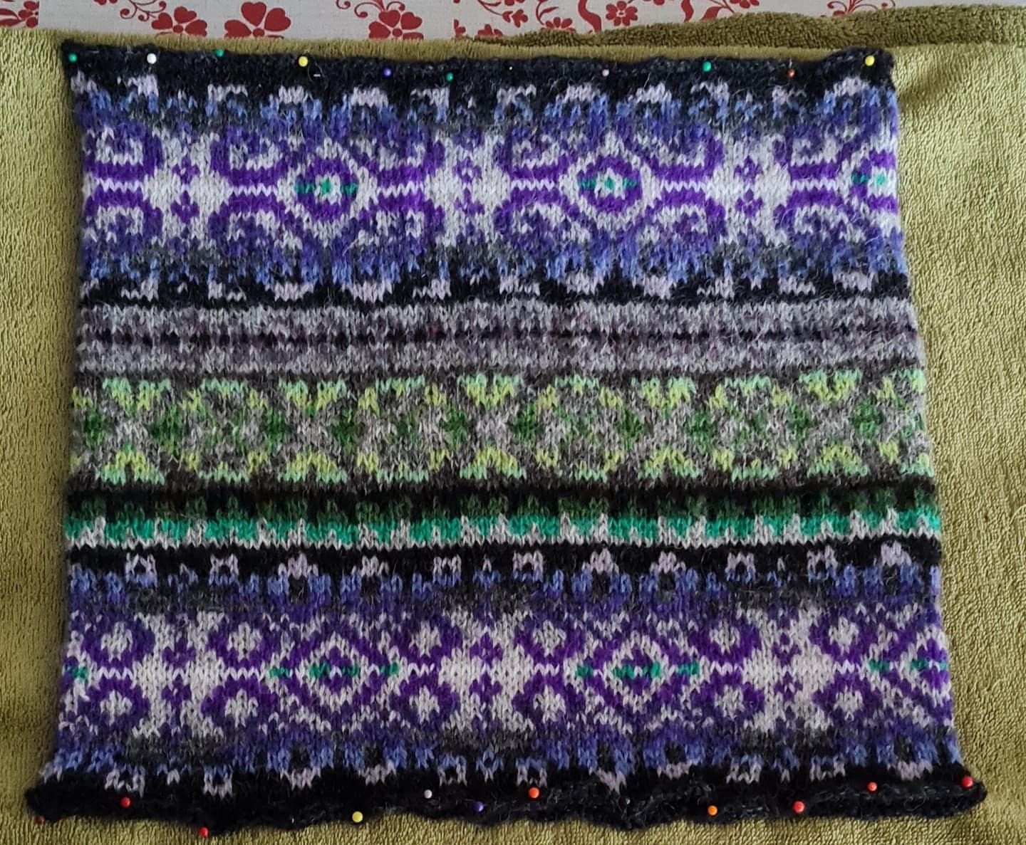 jamieson-s-jessie-s-advent-cowl-patron-snood-jacquard-fair-isle image 5