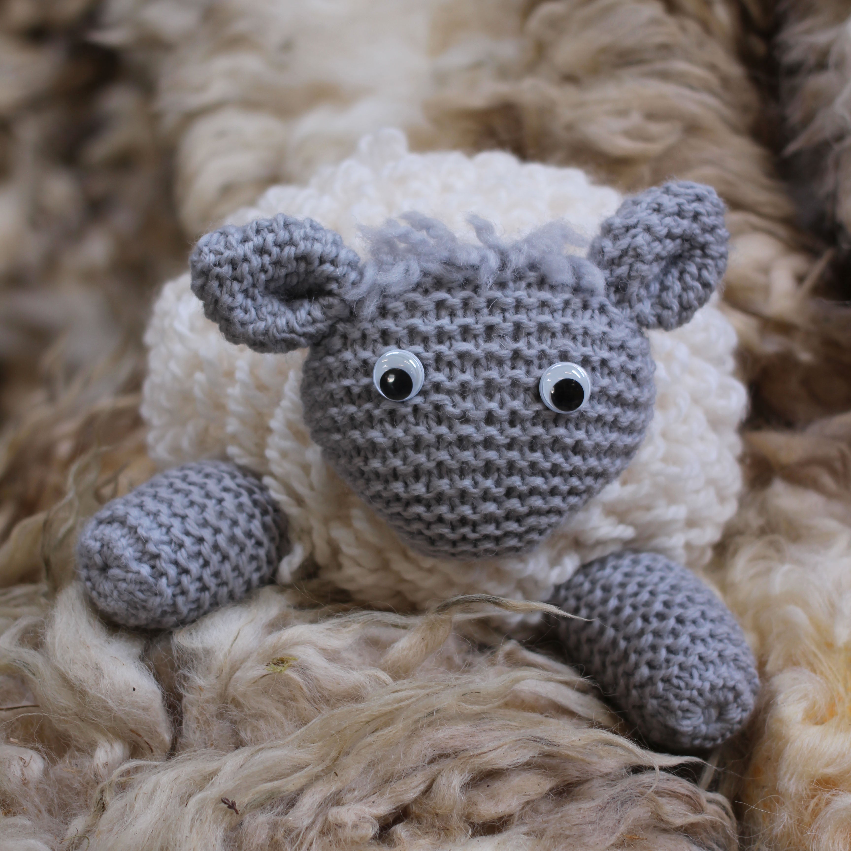 jamieson-smith-peerie-sheep-patron-tricot-peluche image 3