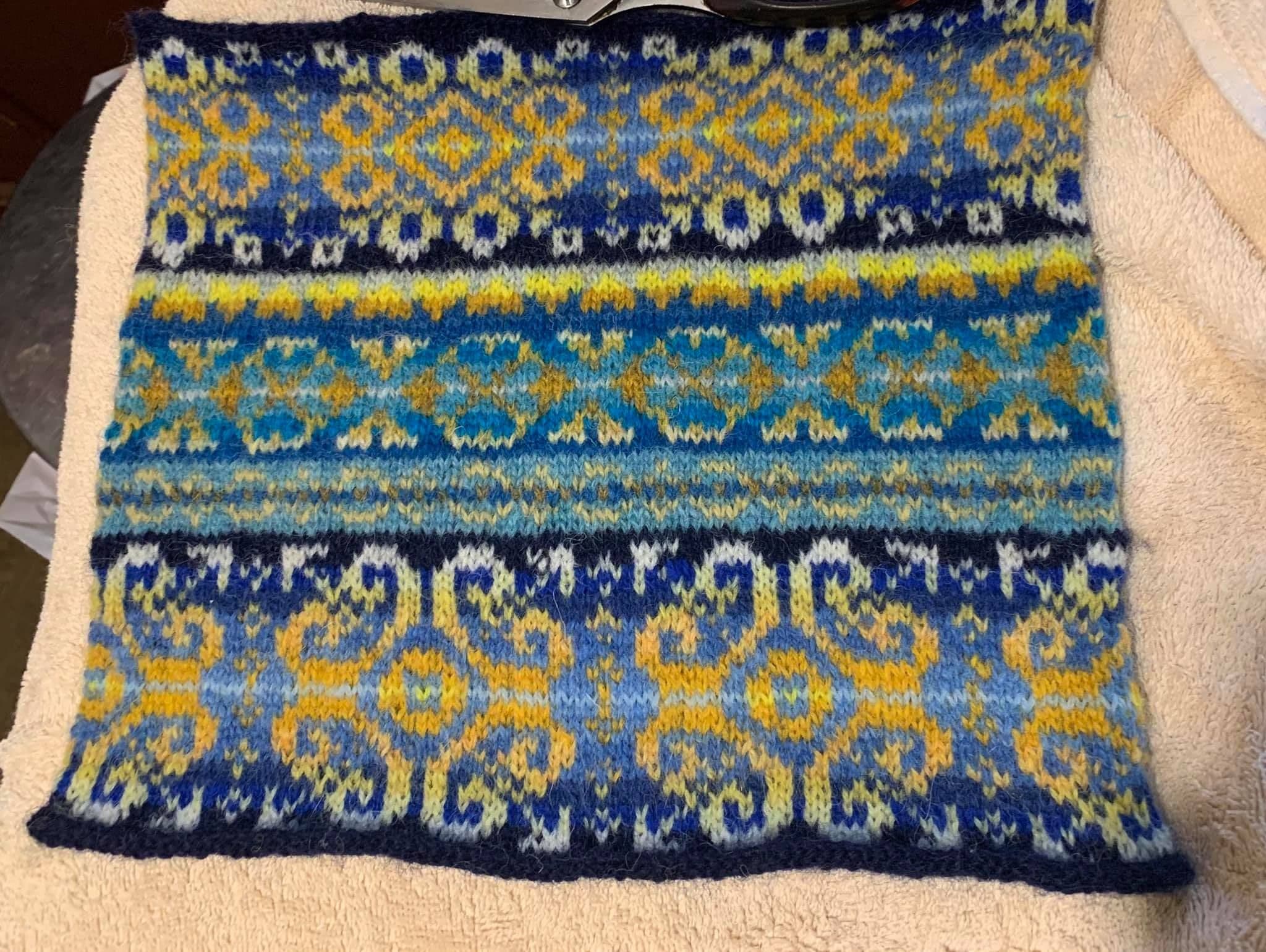 jamieson-s-jessie-s-advent-cowl-patron-snood-jacquard-fair-isle image 3