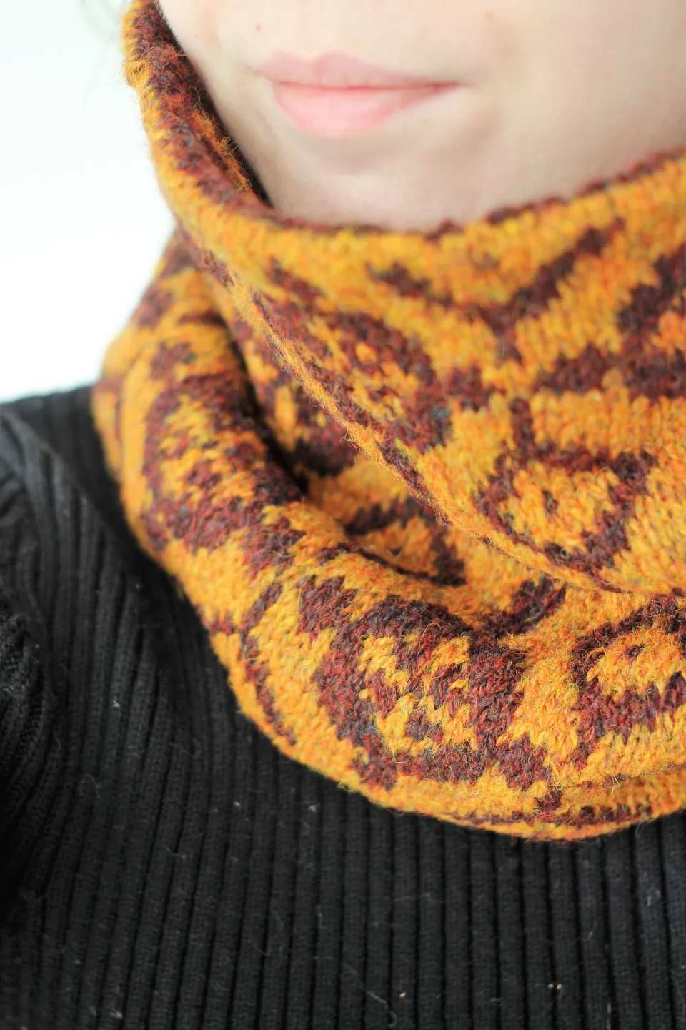 jamieson-smith-elizabethan-cowl-patron-tricot-snood-fair-isle image 1