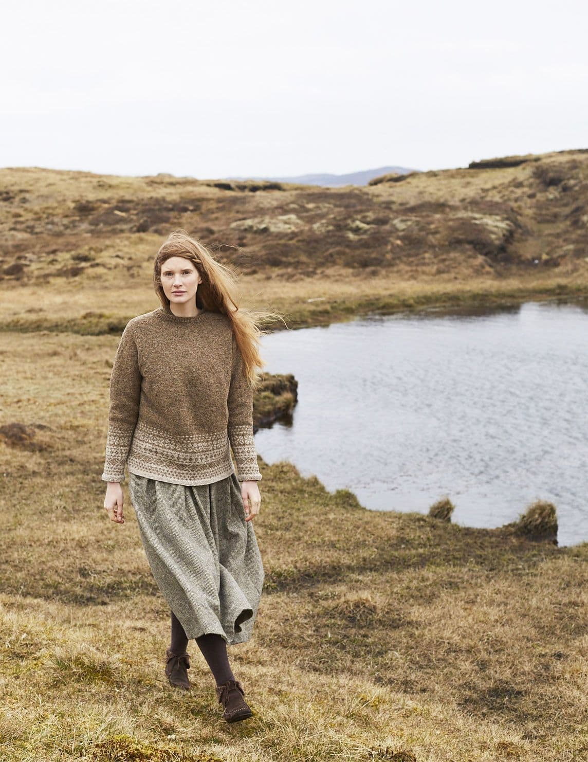 jamieson-s-muckle-roe-marie-wallin-patron-pull-jacquard image 2