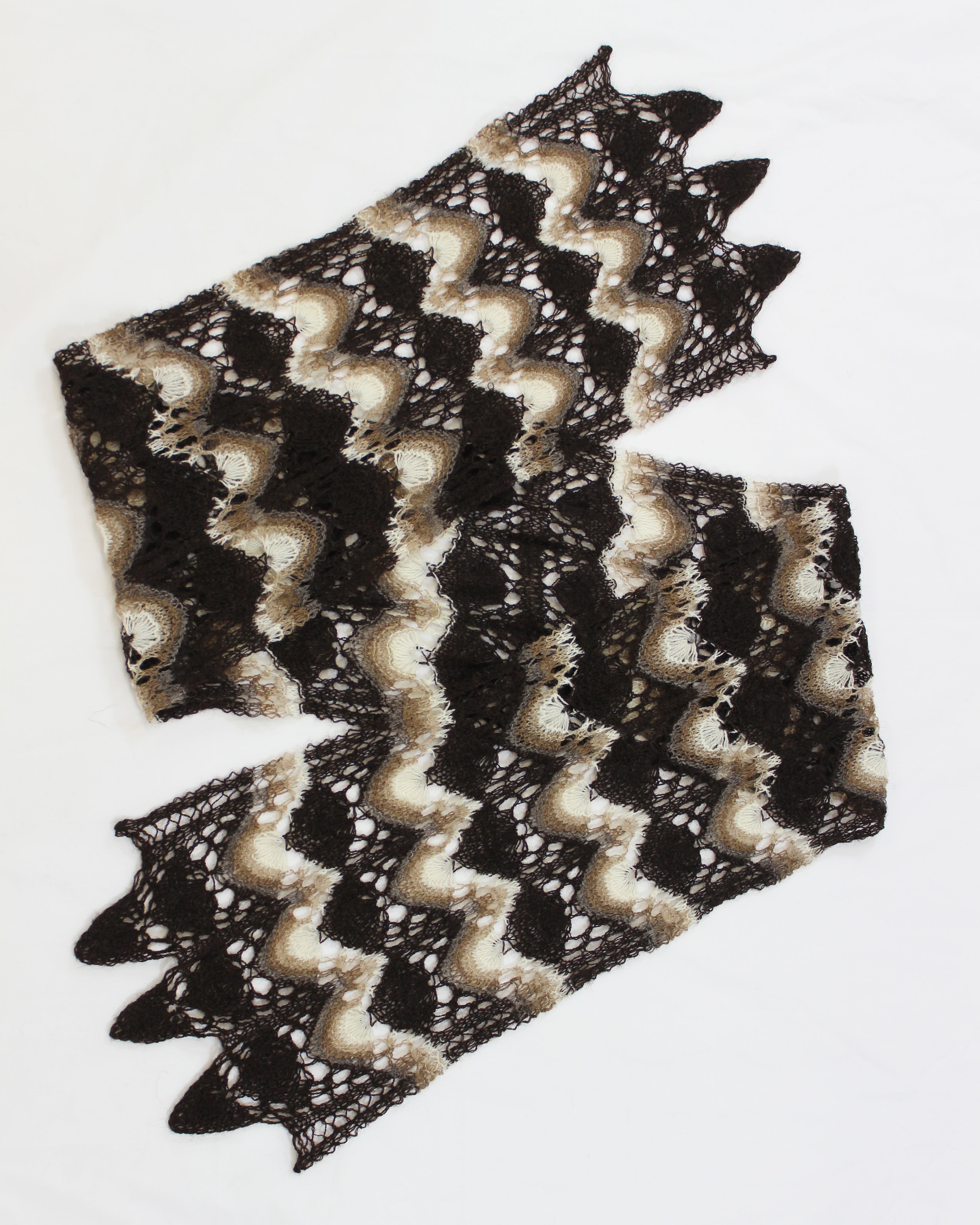 jamieson-smith-paper-patterns-cockleshell-scarf-patron-tricot-dentelle image 2