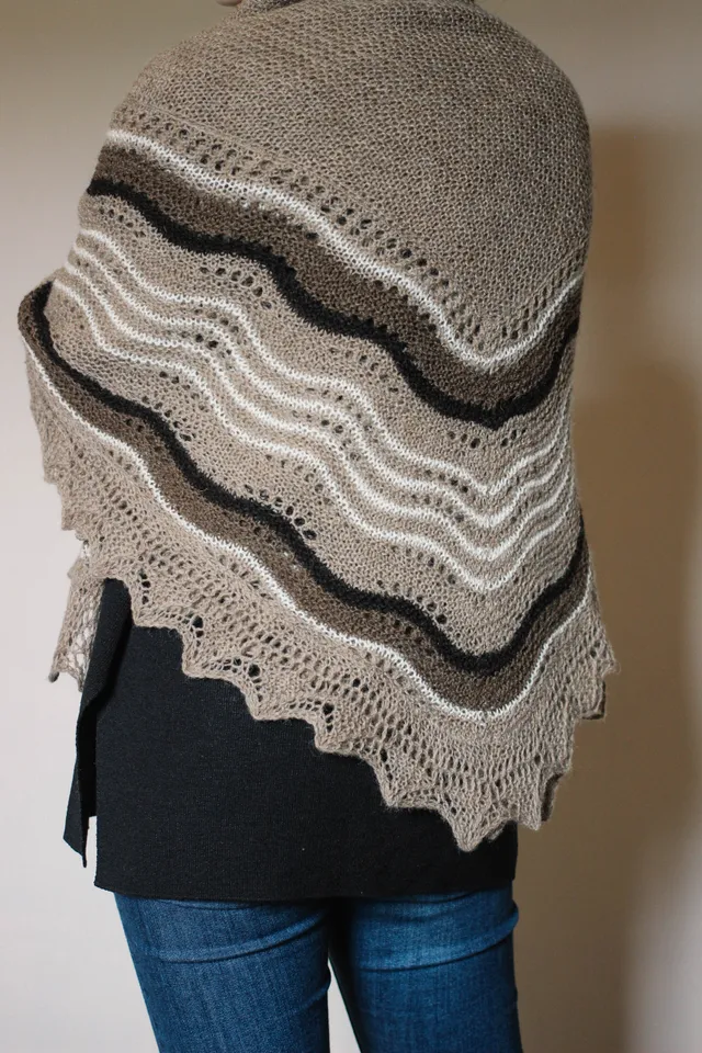 jamieson-smith-shoormal-hap-patron-ch-le-dentelle-shetland image 1