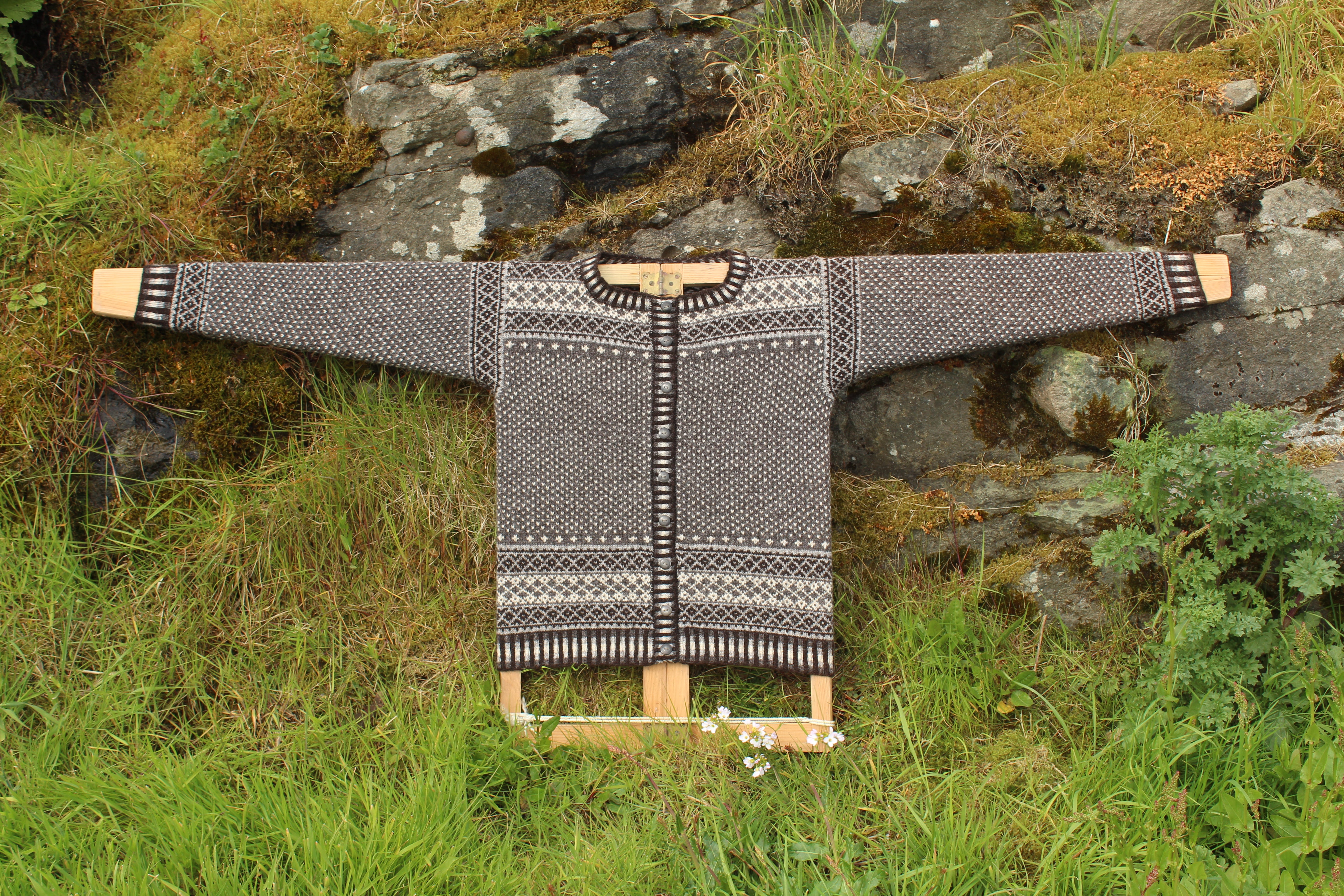jamieson-smith-karelides-cardigan-patron-tricot-gilet-papier image 2