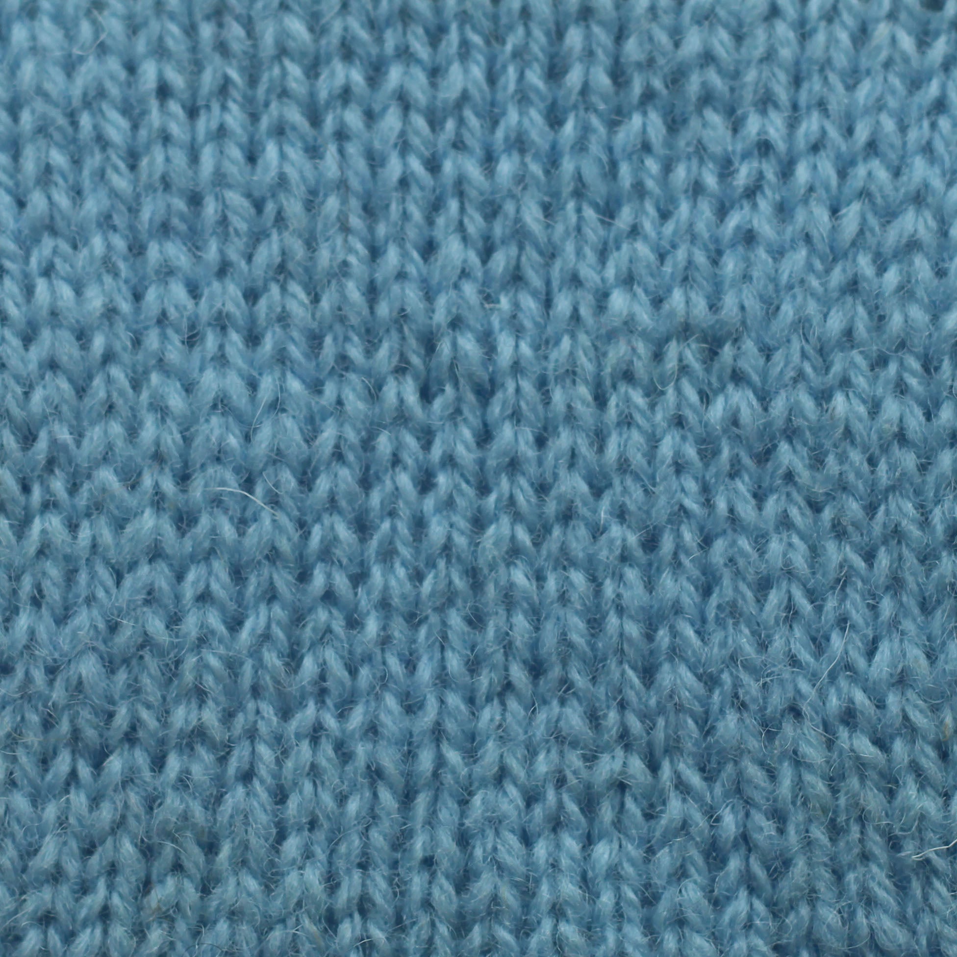 jamieson-smith-2ply-jumper-weight-fil-teinte-14-bleu-clair-25g image 2