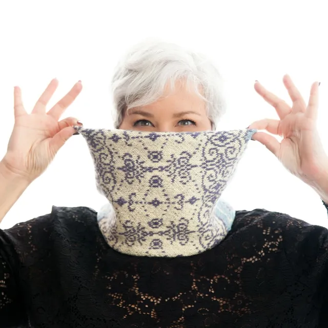 christallk-delftware-cowl-patron-col-jacquard-bleu image 1