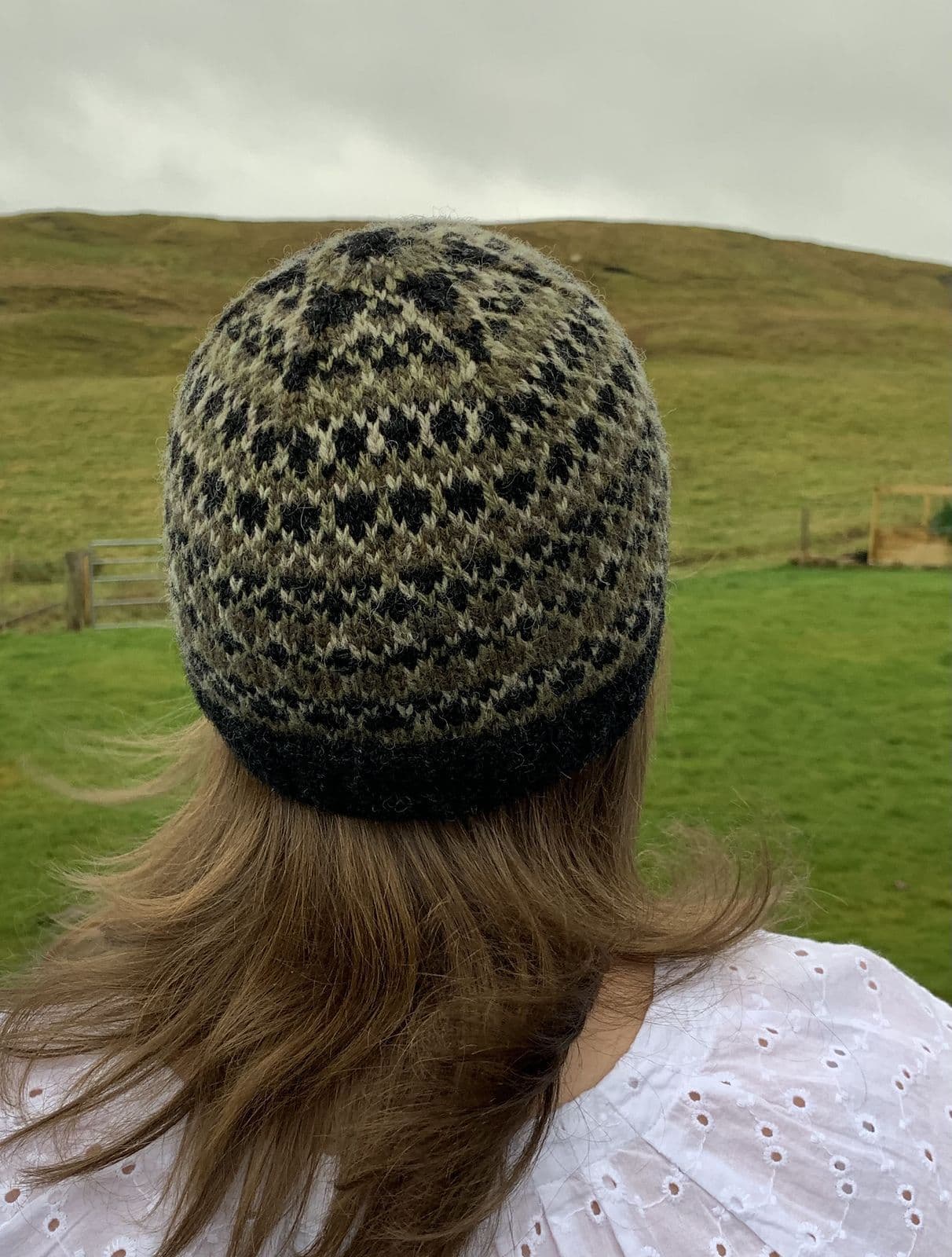 jamieson-s-of-shetland-charlie-beanie-patron-bonnet-jacquard image 3