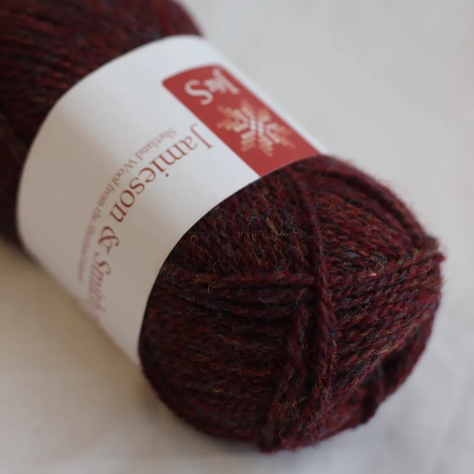 jamieson-smith-2ply-jumper-weight-pelote-violet-fc55-25g-laine image 1