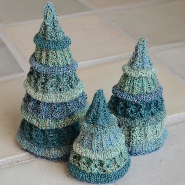 kastaniestrik-christmas-tree-patron-tricot-sapin-d-co image 1