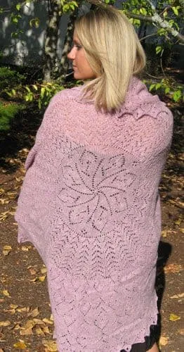 bleeding-hearts-shawl-patron-ch-le-dianna-stevens-ultra image 1