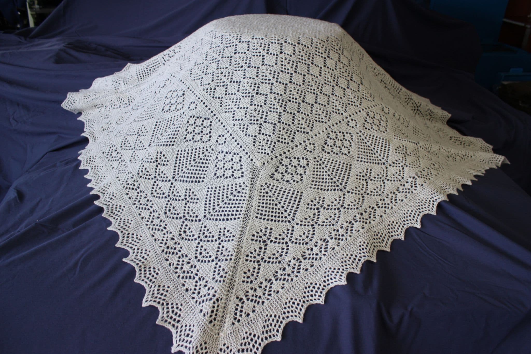 jamieson-s-stringavoe-shawl-patron-ch-le-dentelle image 2