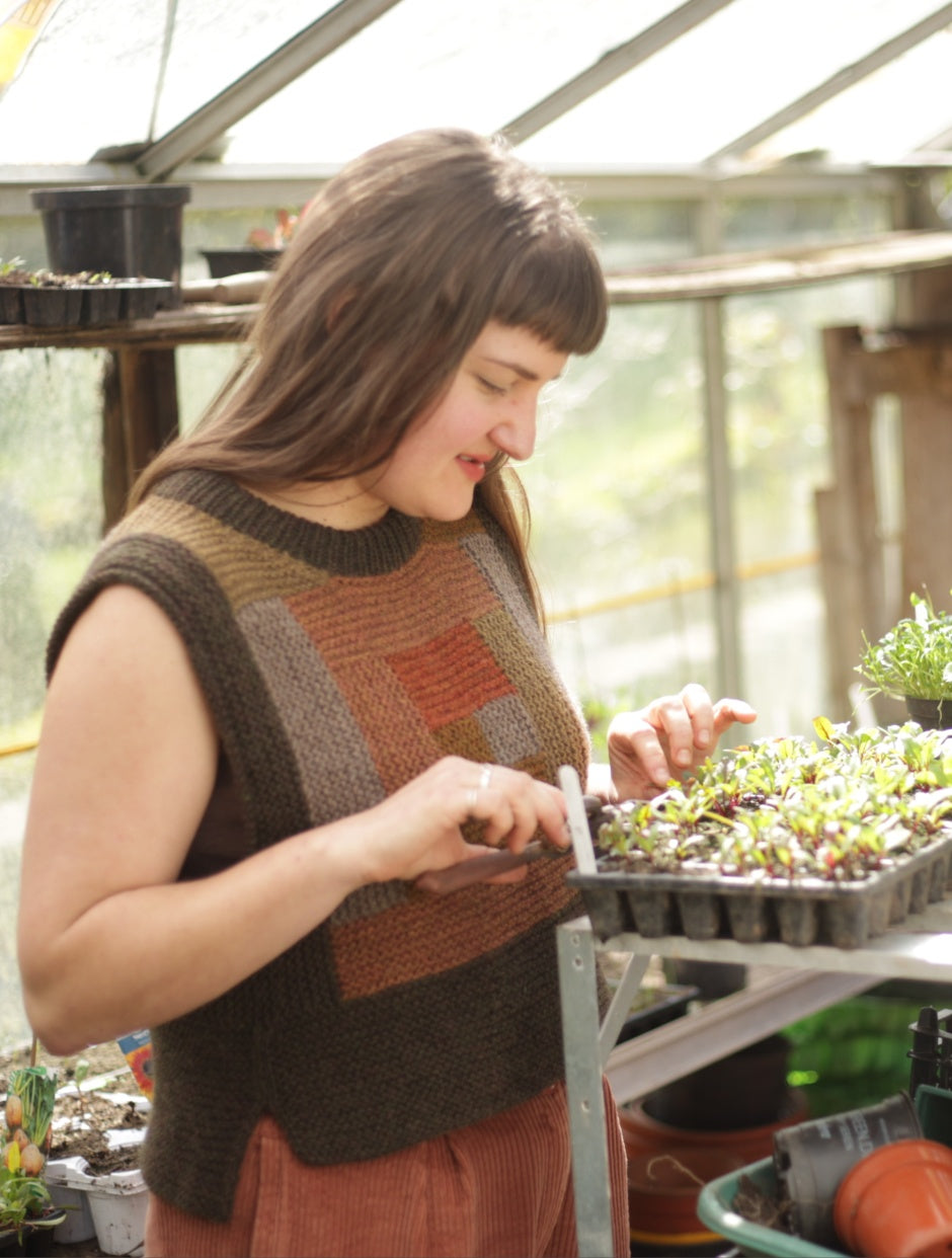 john-arbon-annual-kits-walled-garden-vest-kit-tricot-gilet-v1-warm-tones image 8