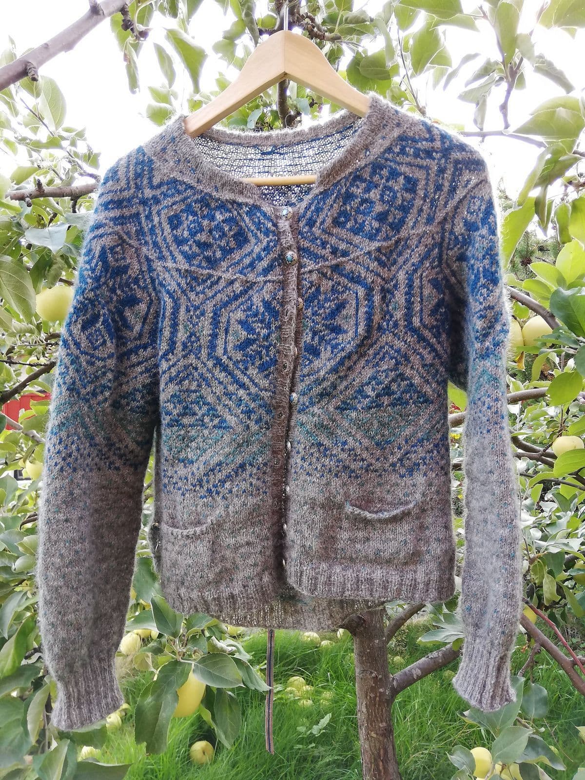 jamieson-s-svetlanas-kofte-patron-cardigan-tori-seierstad image 4