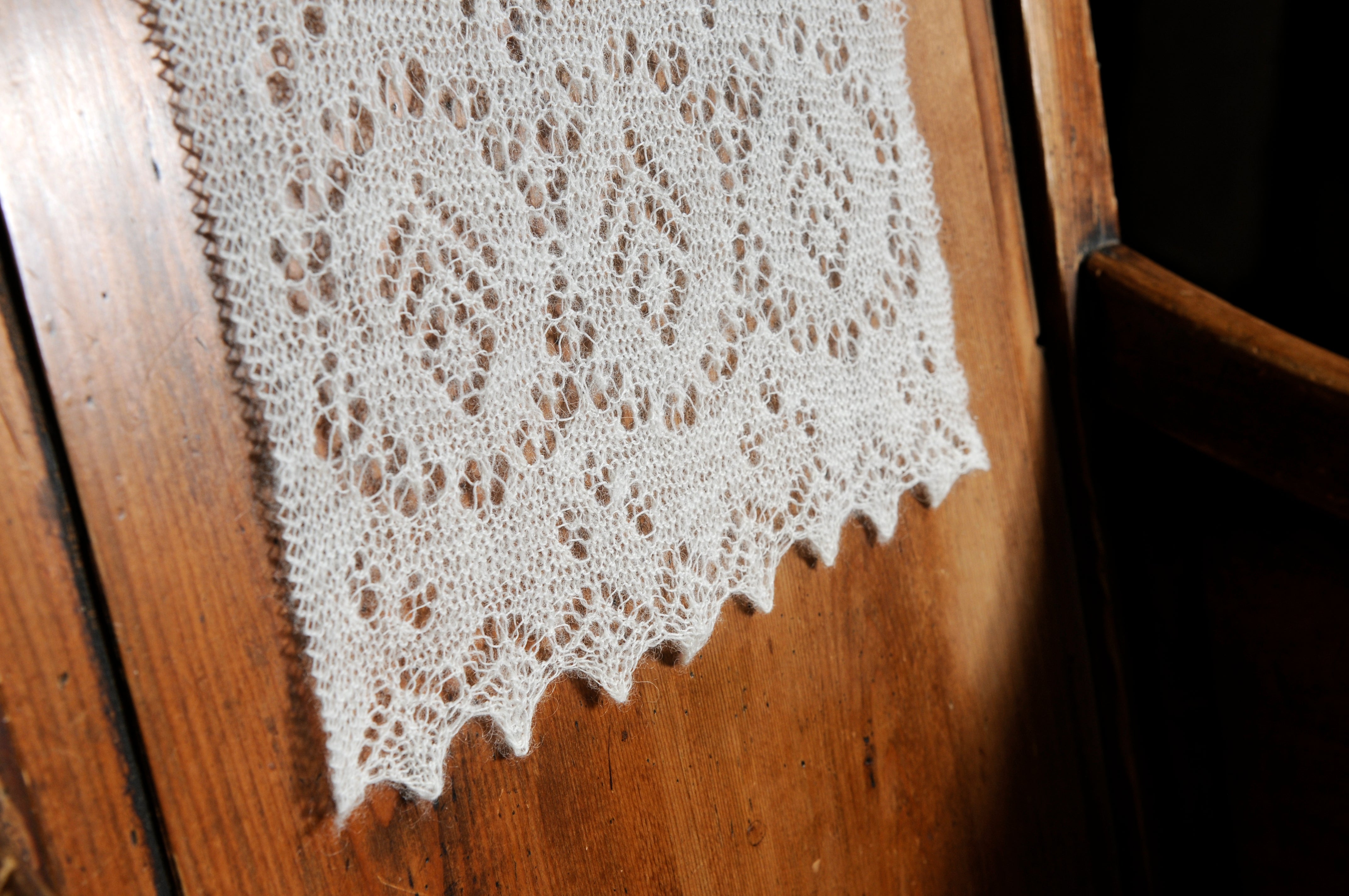 jamieson-smith-kergord-kit-foulard-dentelle-blanc image 3