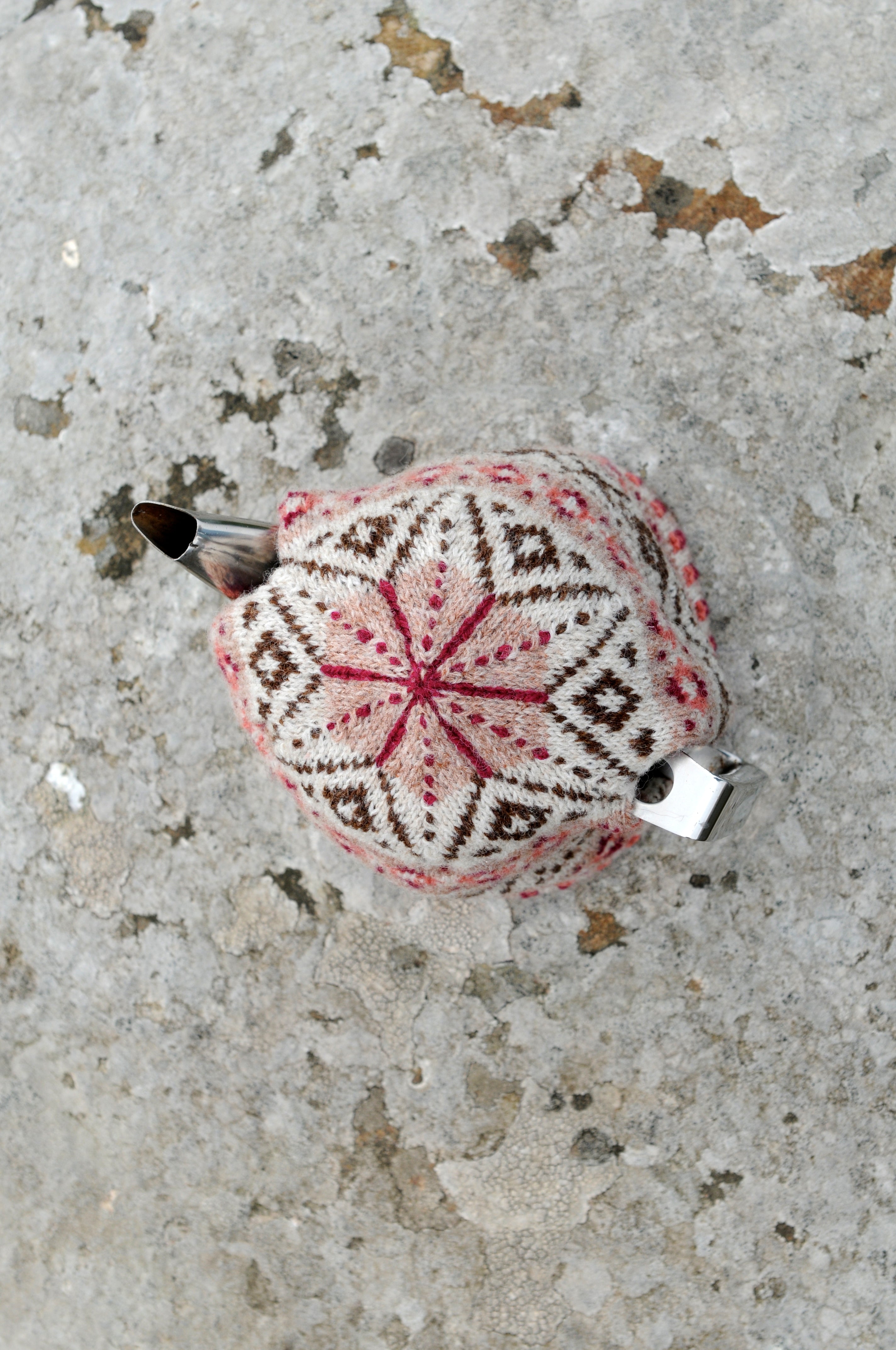 jamieson-smith-osaka-tea-cosy-kit-cache-th-i-re image 3