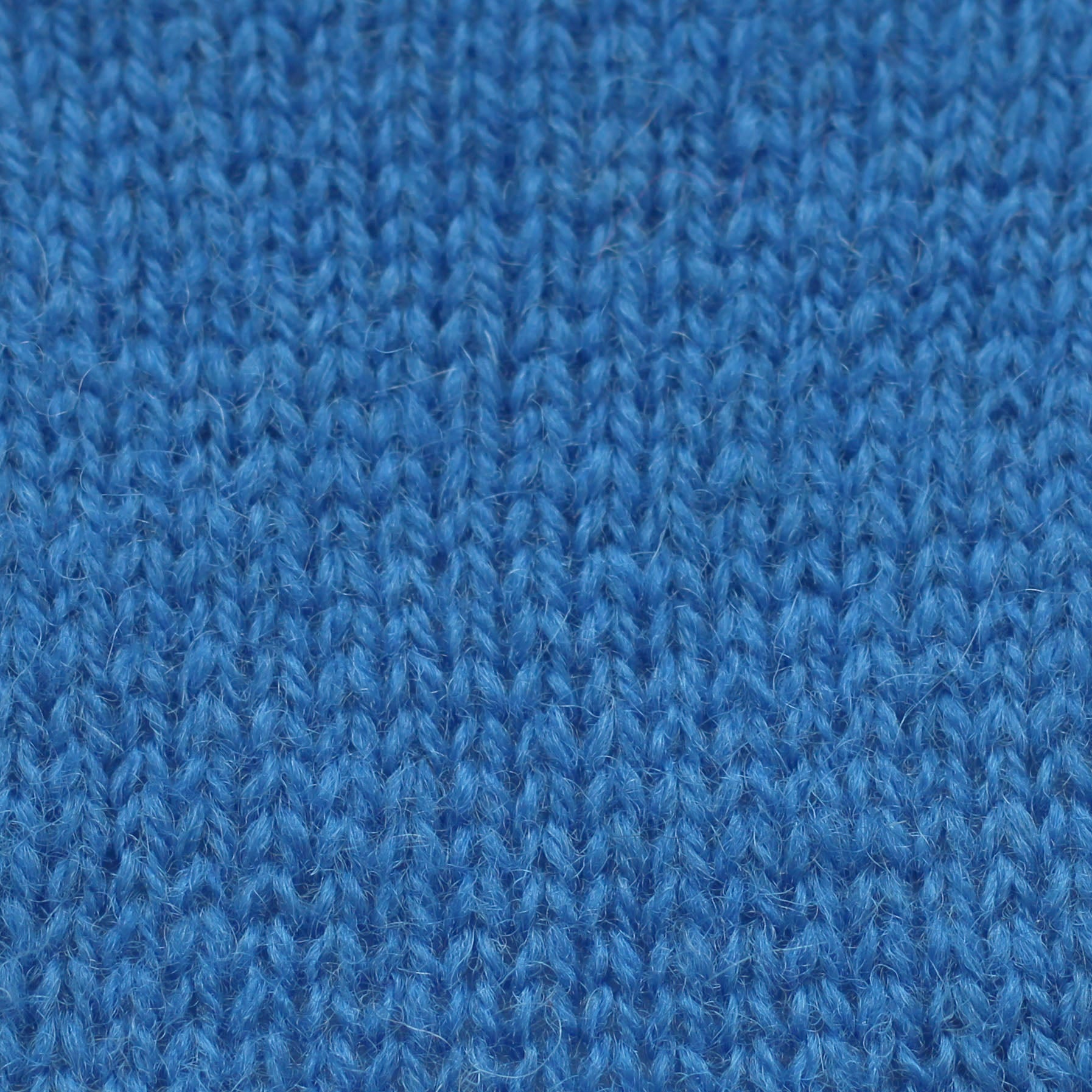 jamieson-smith-2ply-jumper-weight-fil-teinte-16-bleu-25g image 2