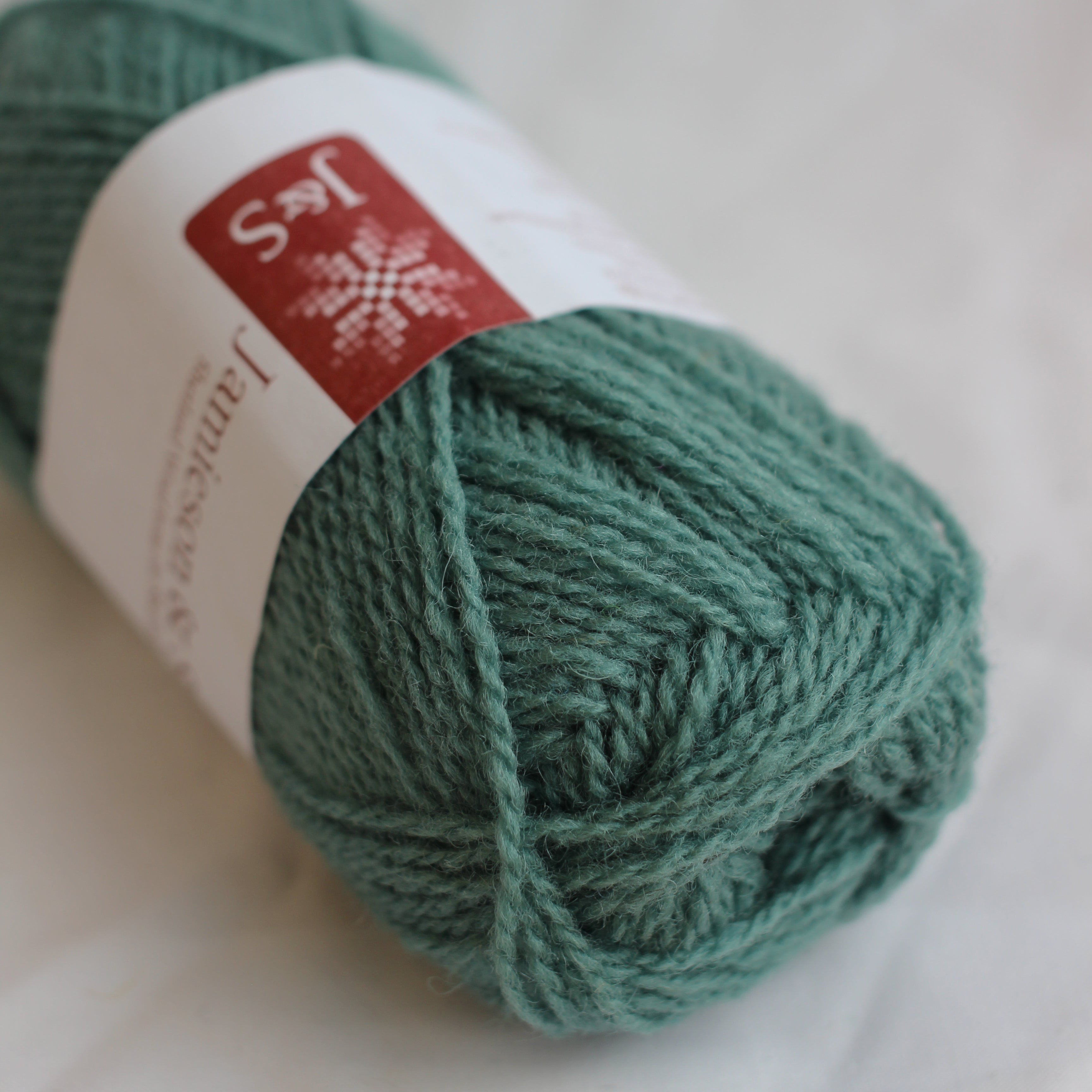 jamieson-smith-2ply-jumper-weight-pelote-25g-141-bleu-sarcelle image 1