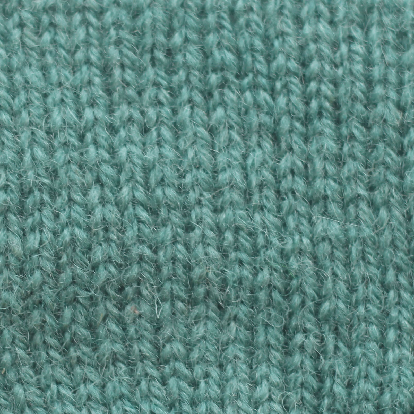 jamieson-smith-2ply-jumper-weight-141-fil-laine-c-ne-500g image 1