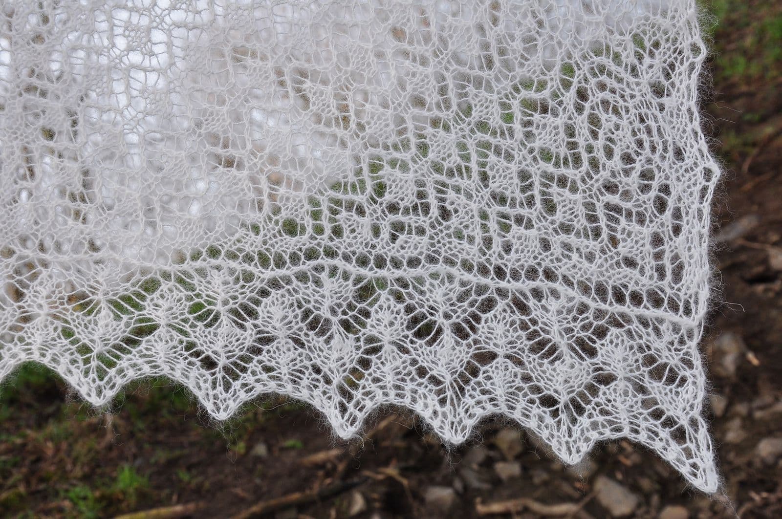gentle-summer-breeze-patron-ch-le-dentelle-schlenzka image 2