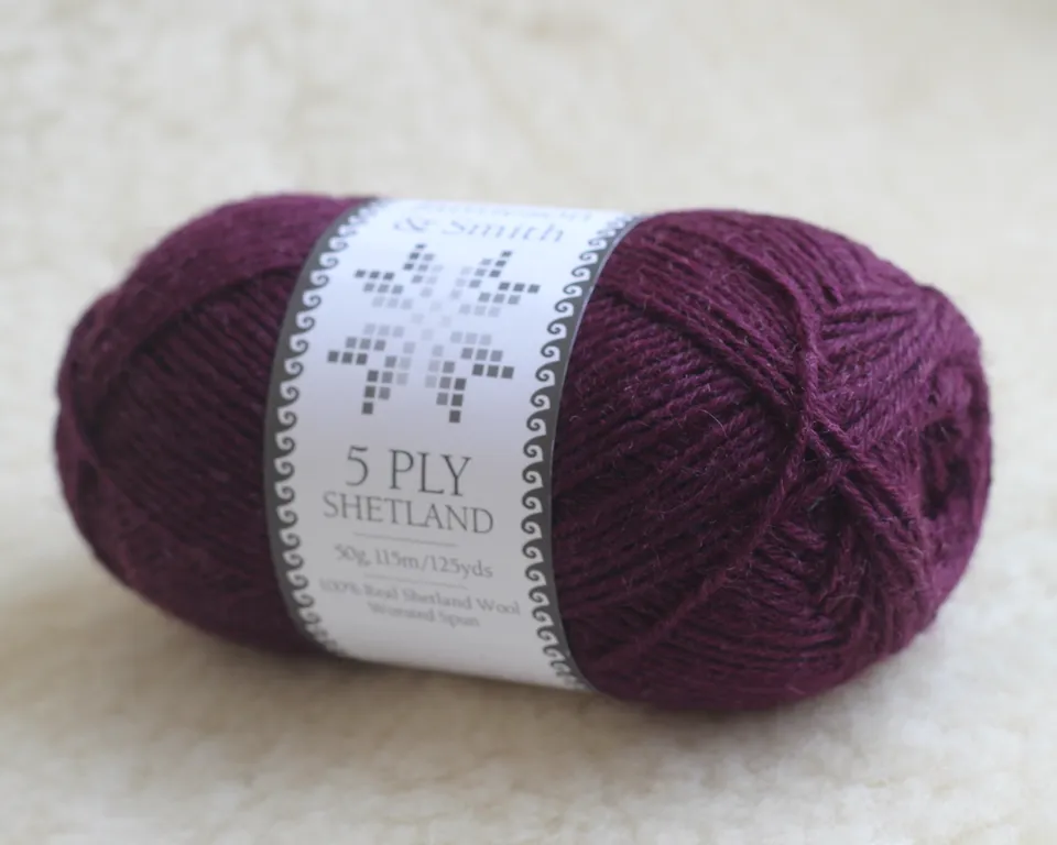 jamieson-smith-5ply-shetland-aubergine-pelote-50g-laine-sport image 1