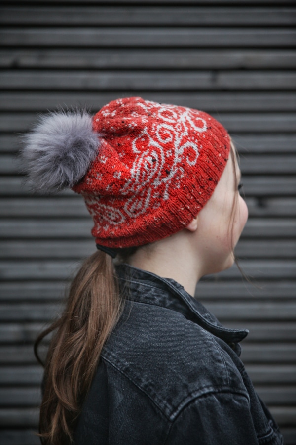 christallk-snow-doves-patron-bonnet-jacquard-pompon image 2