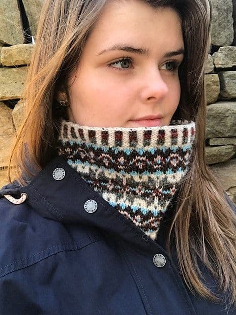 jamieson-s-da-homin-cowl-patron-tricot-col-jacquard-spindrift image 1