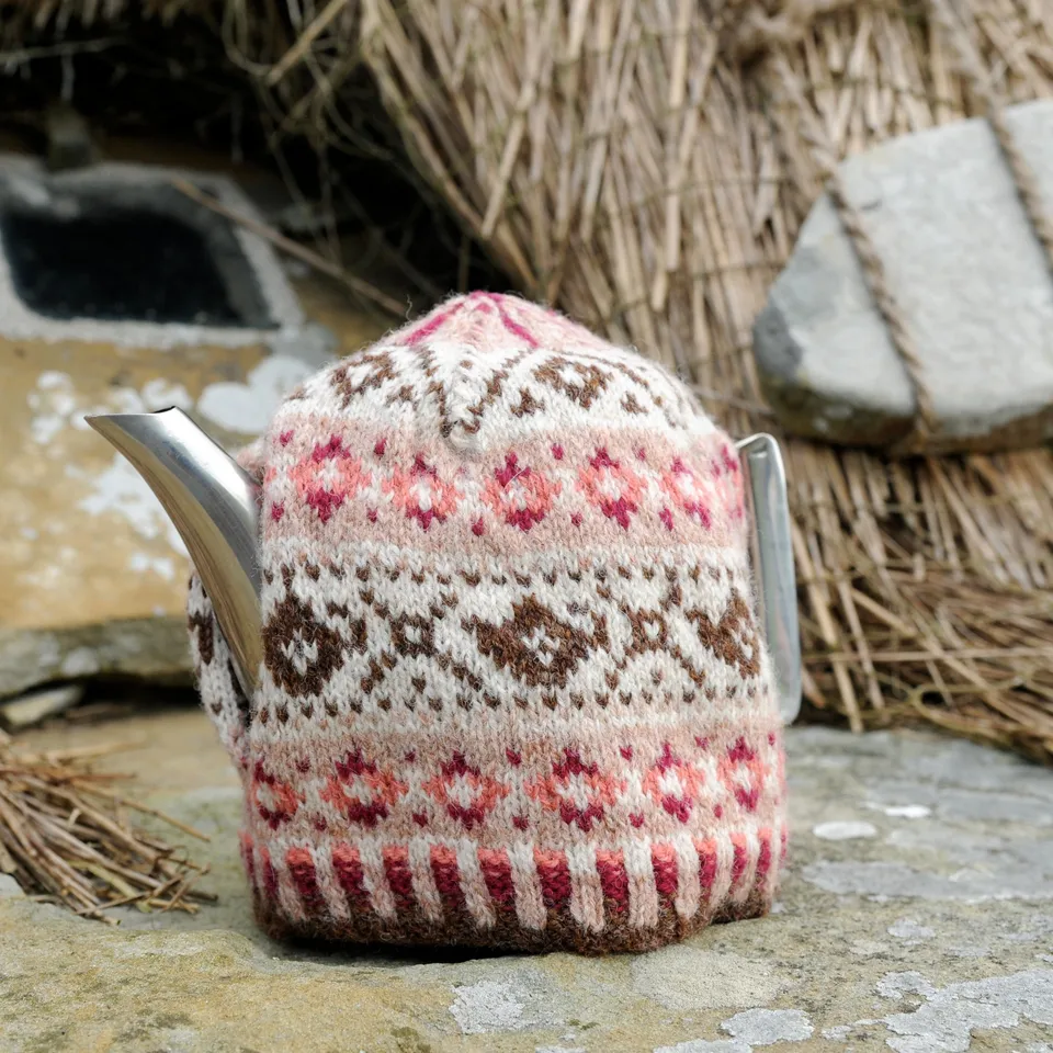 jamieson-smith-osaka-tea-cosy-kit-cache-th-i-re image 1