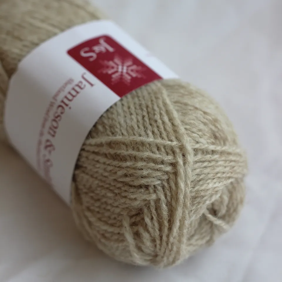 jamieson-smith-2ply-jumper-weight-laine-202-beige-clair-25g image 1