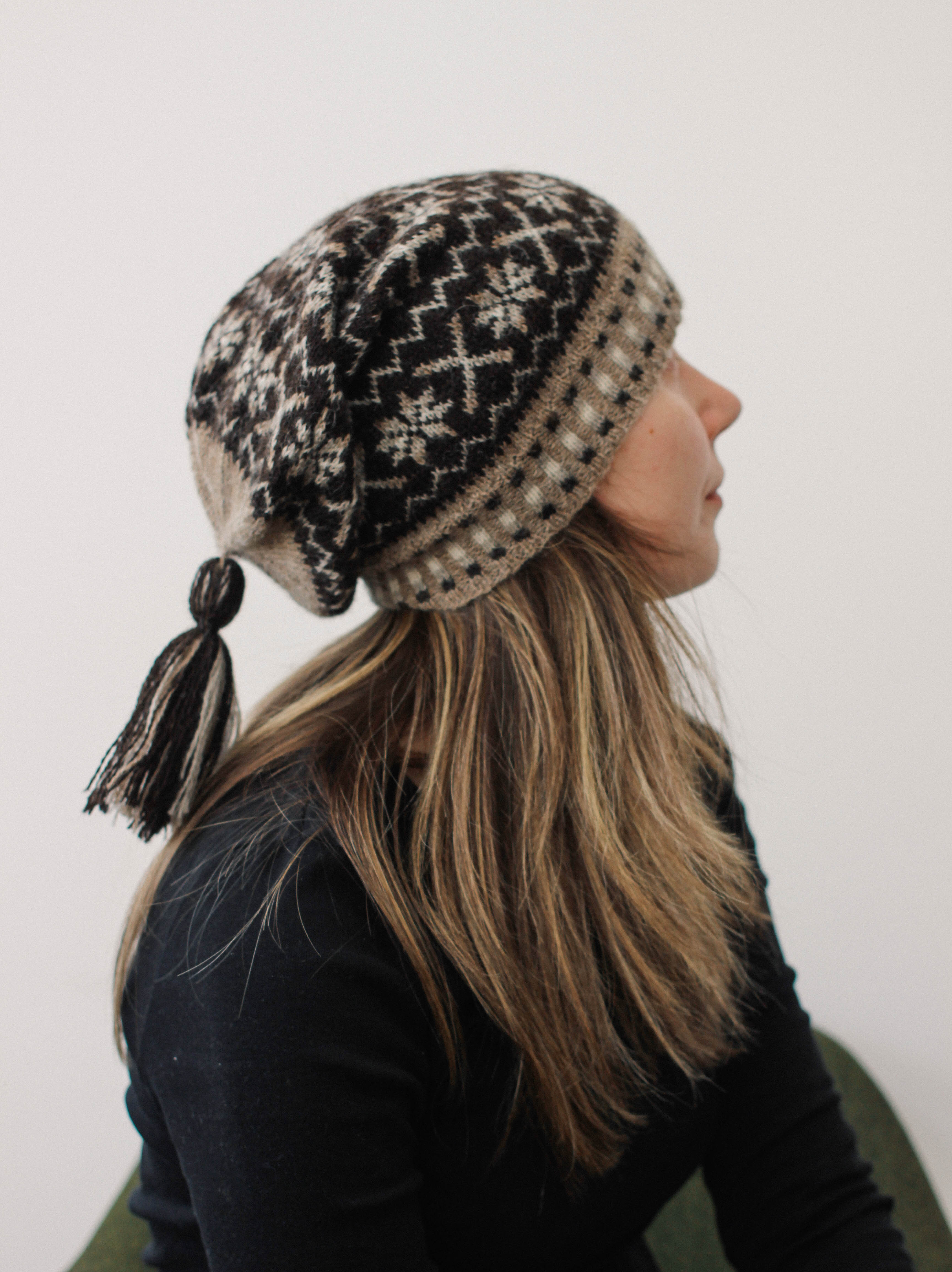 jamieson-smith-tirvals-toorie-kit-bonnet-long-naturel-heritage image 1