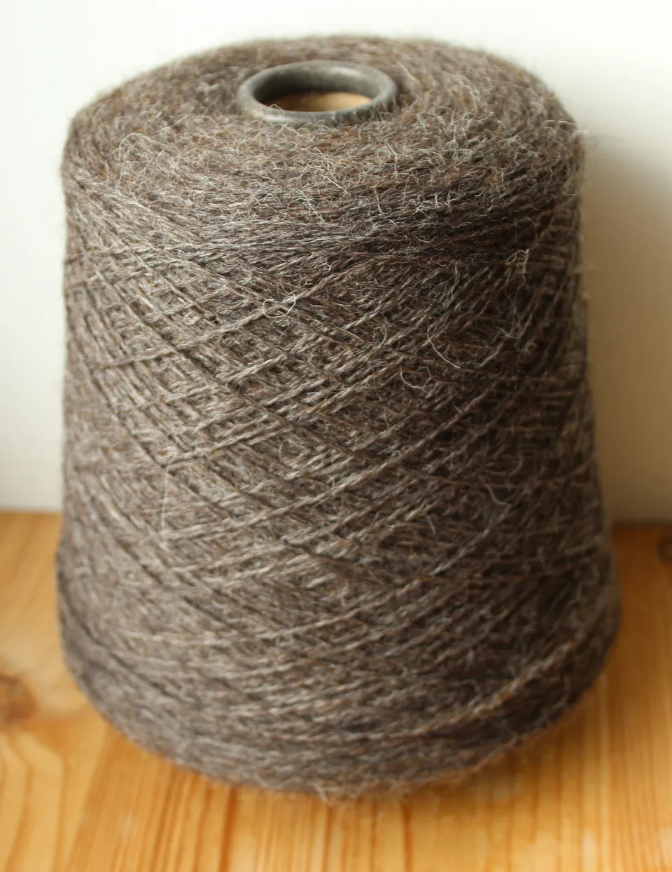 jamieson-smith-shetland-heritage-laine-4ply-gris-fonc-500g image 1