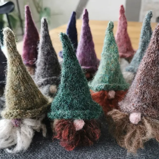 elves-tina-vejl-andersen-kastaniestrik-patron-lutin-spindrift image 1