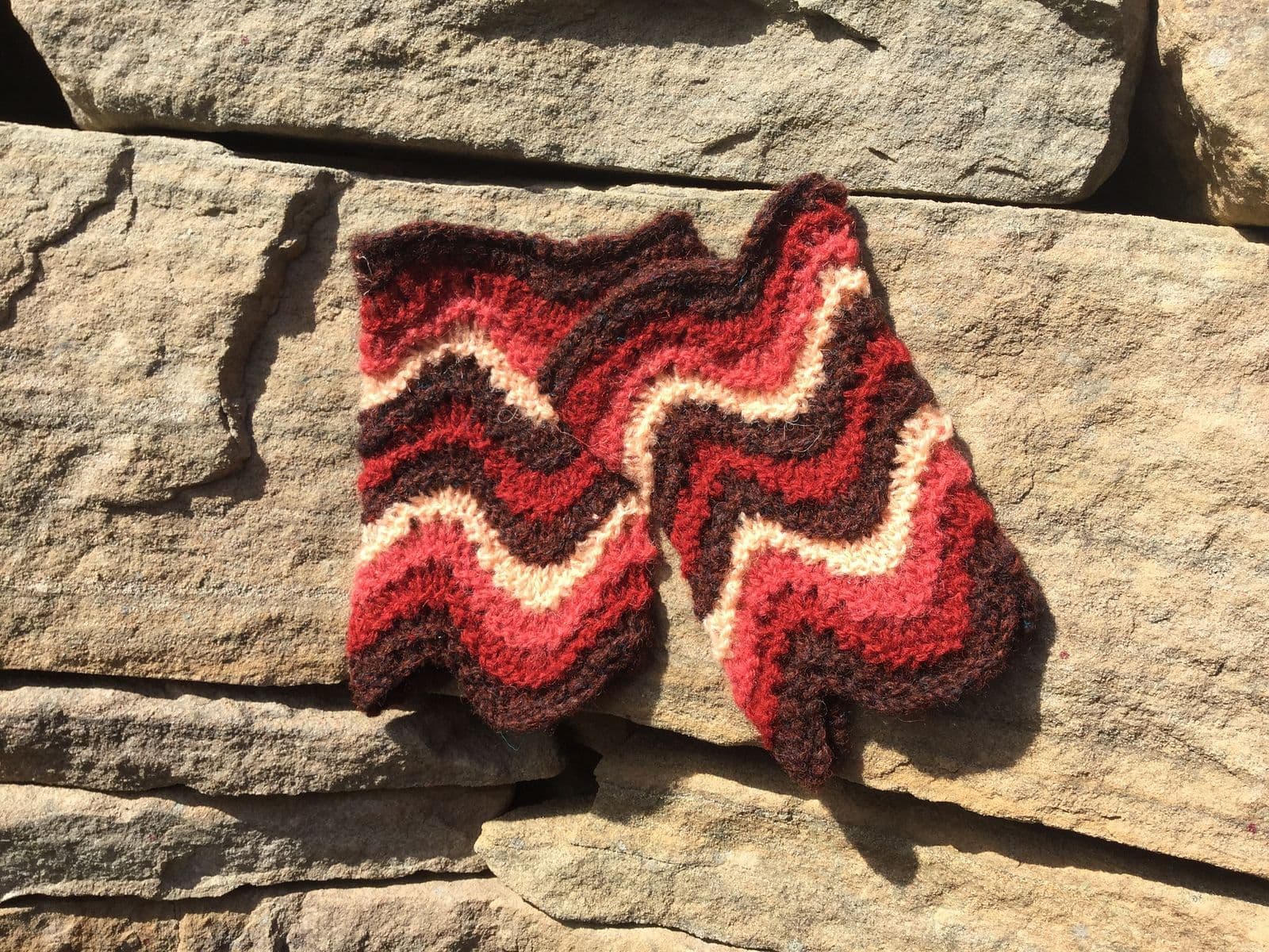 jamieson-s-lace-wrist-warmers-wilma-malcolmson-patron-mitaines image 1