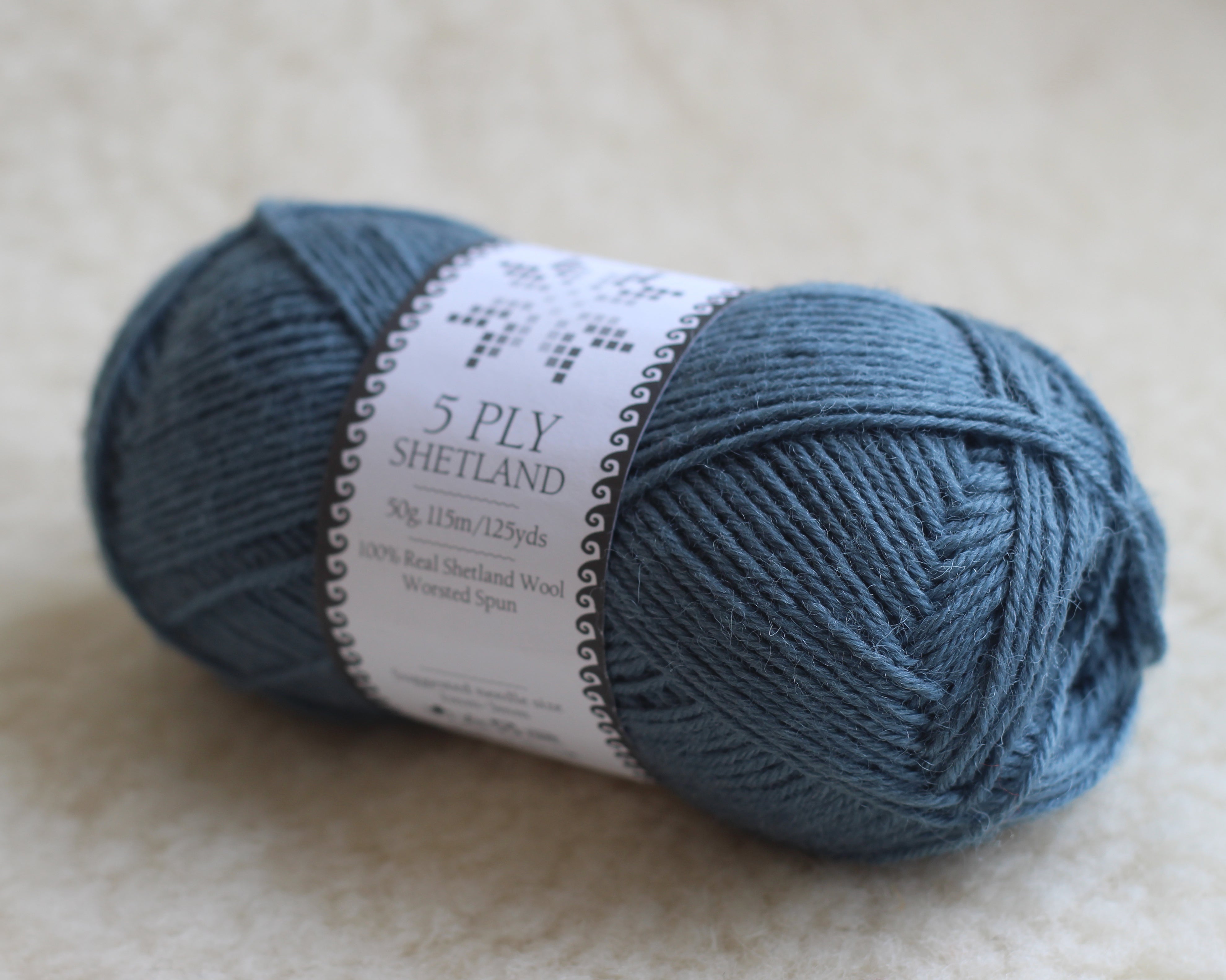 jamieson-smith-5ply-shetland-laine-airforce-bleu-50g image 1