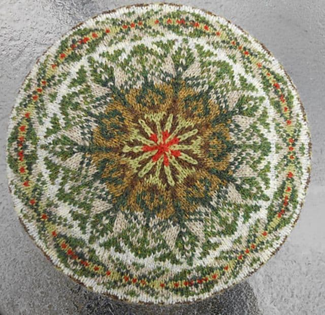 janine-bajus-mossy-rock-tam-patron-bonnet-fair-isle image 1