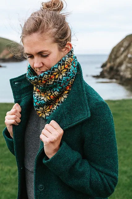 jamieson-smith-kit-radiant-star-cowl-kit-snood-fair-isle image 3