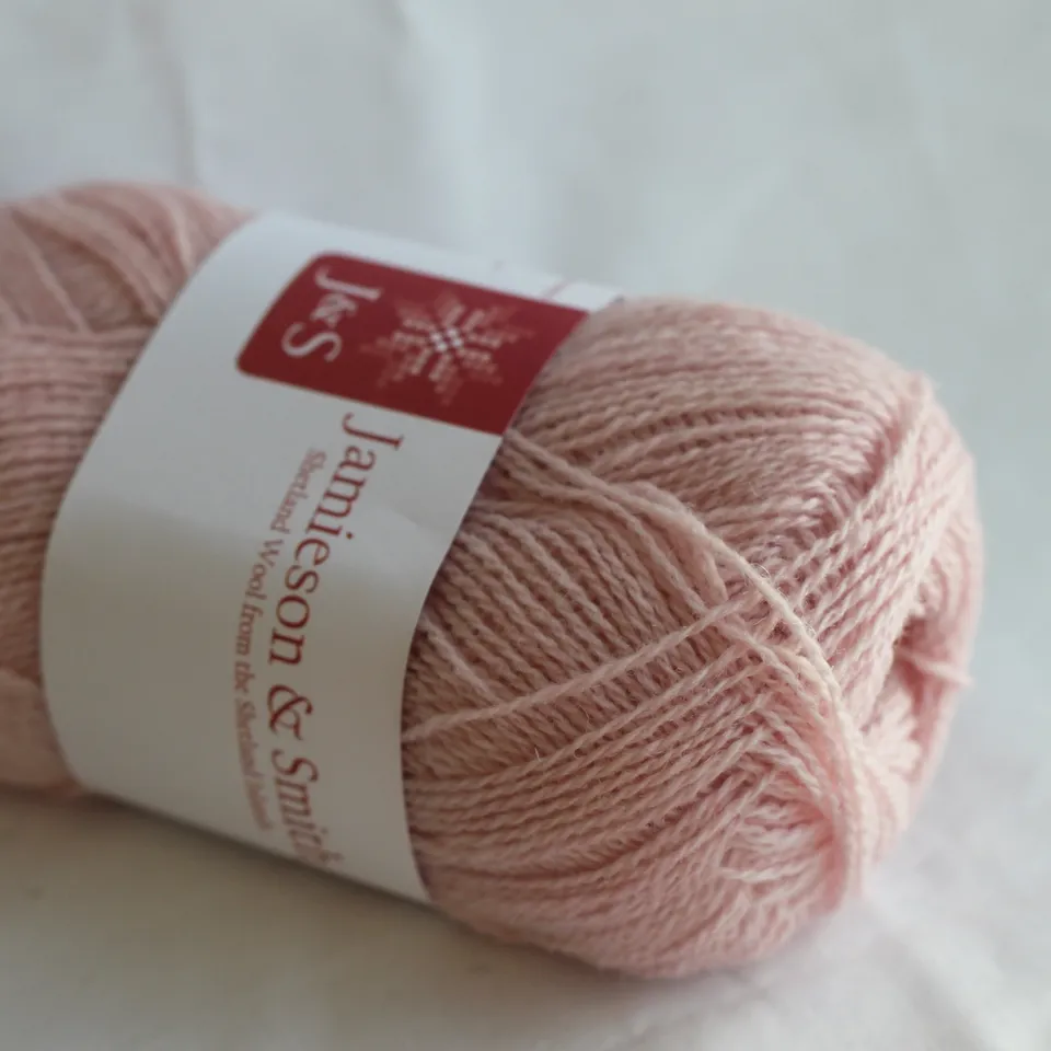 jamieson-smith-2ply-lace-weight-fil-l101-pelote-25g-dentelle image 1