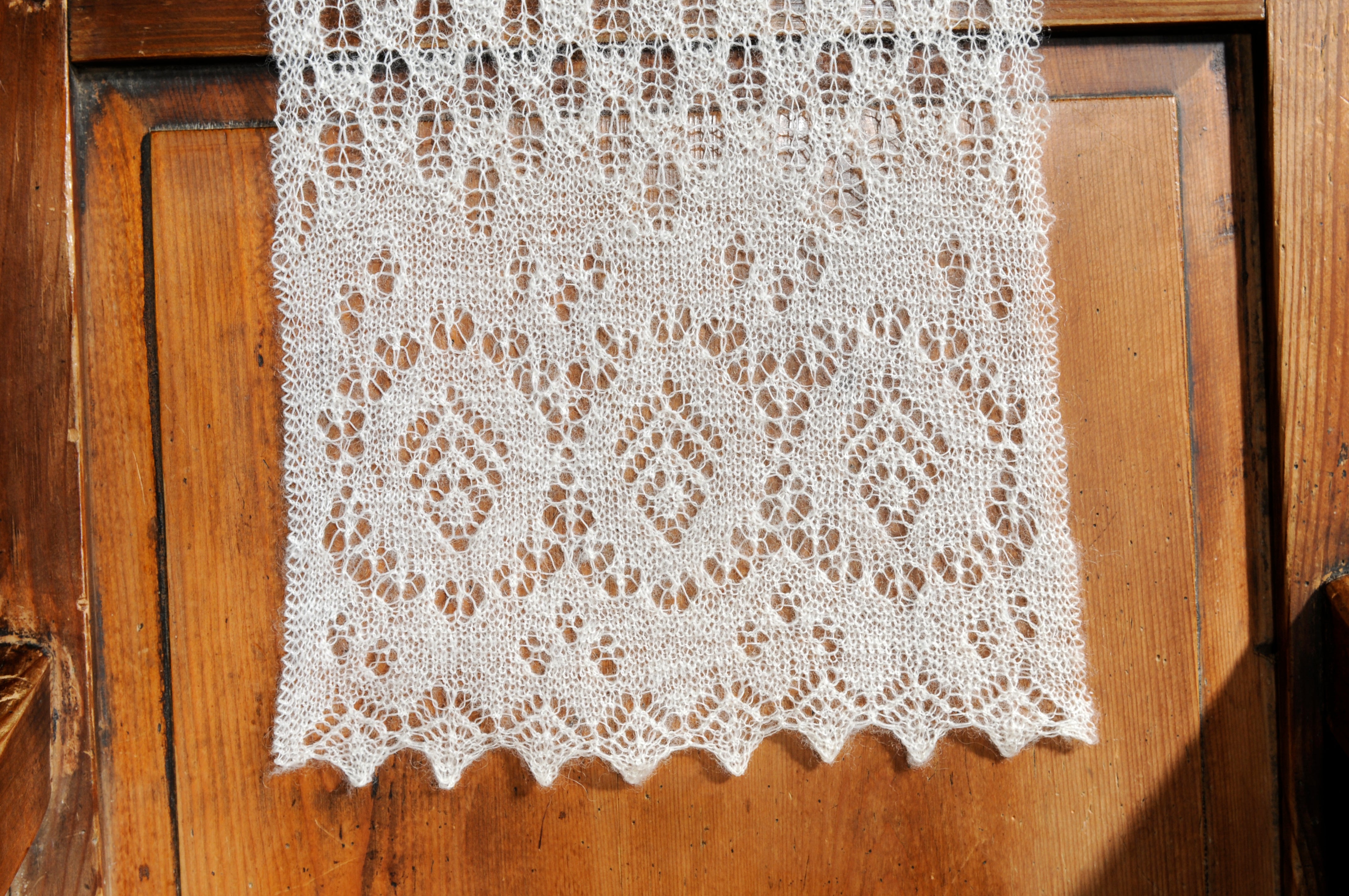 jamieson-smith-kergord-kit-foulard-dentelle-blanc image 4