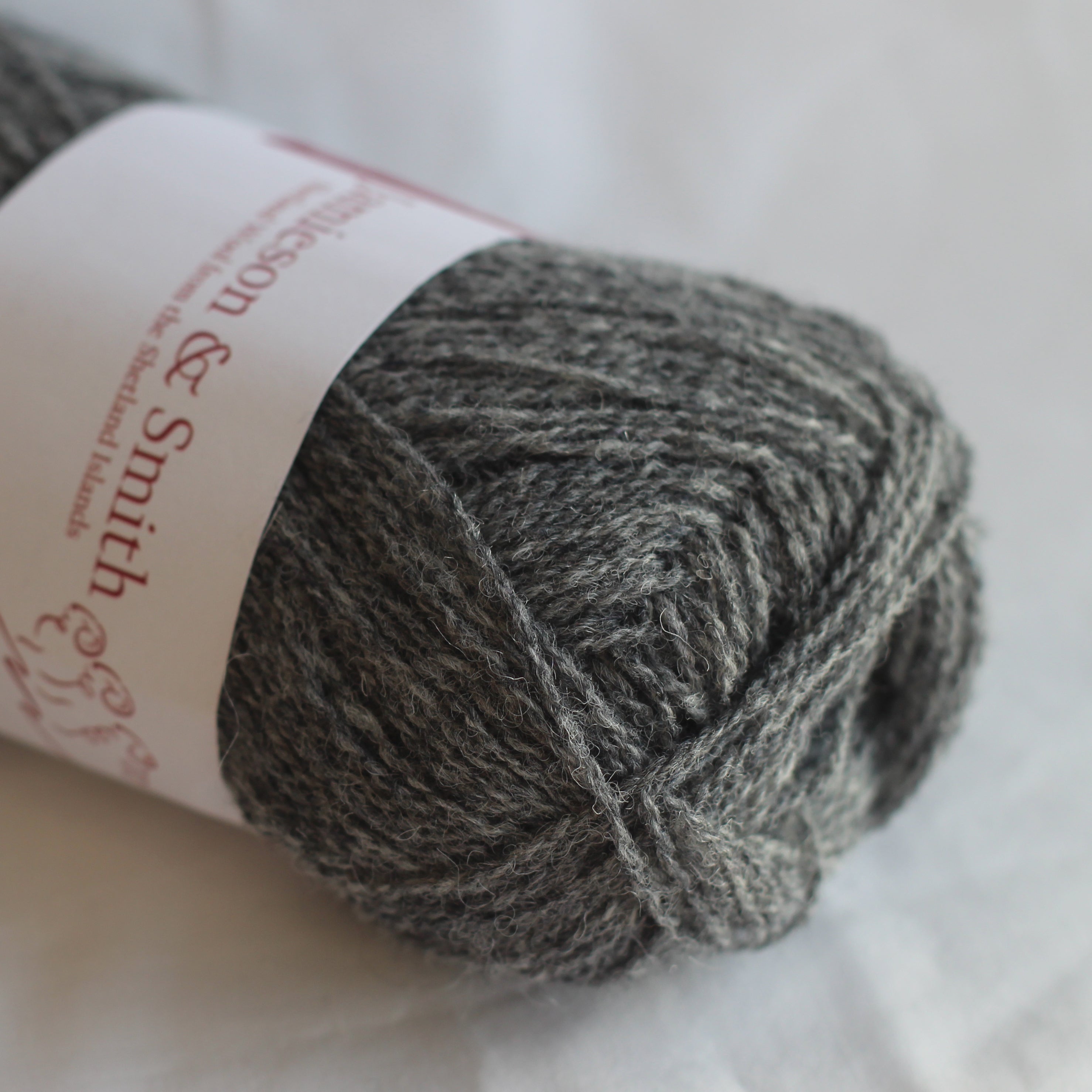 jamieson-smith-2ply-lace-weight-l27-fil-dentelle-25g image 1