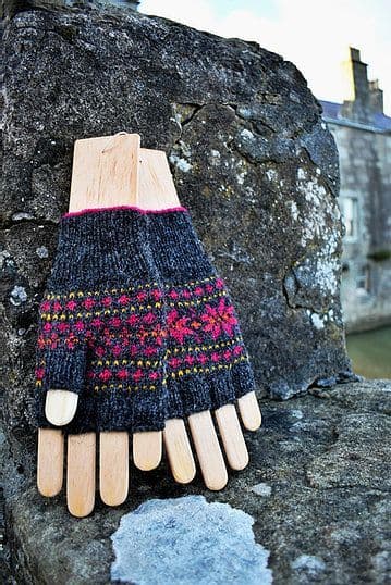 starn-fingerless-gloves-nicole-estelle-patron-mitaines-pdf image 2