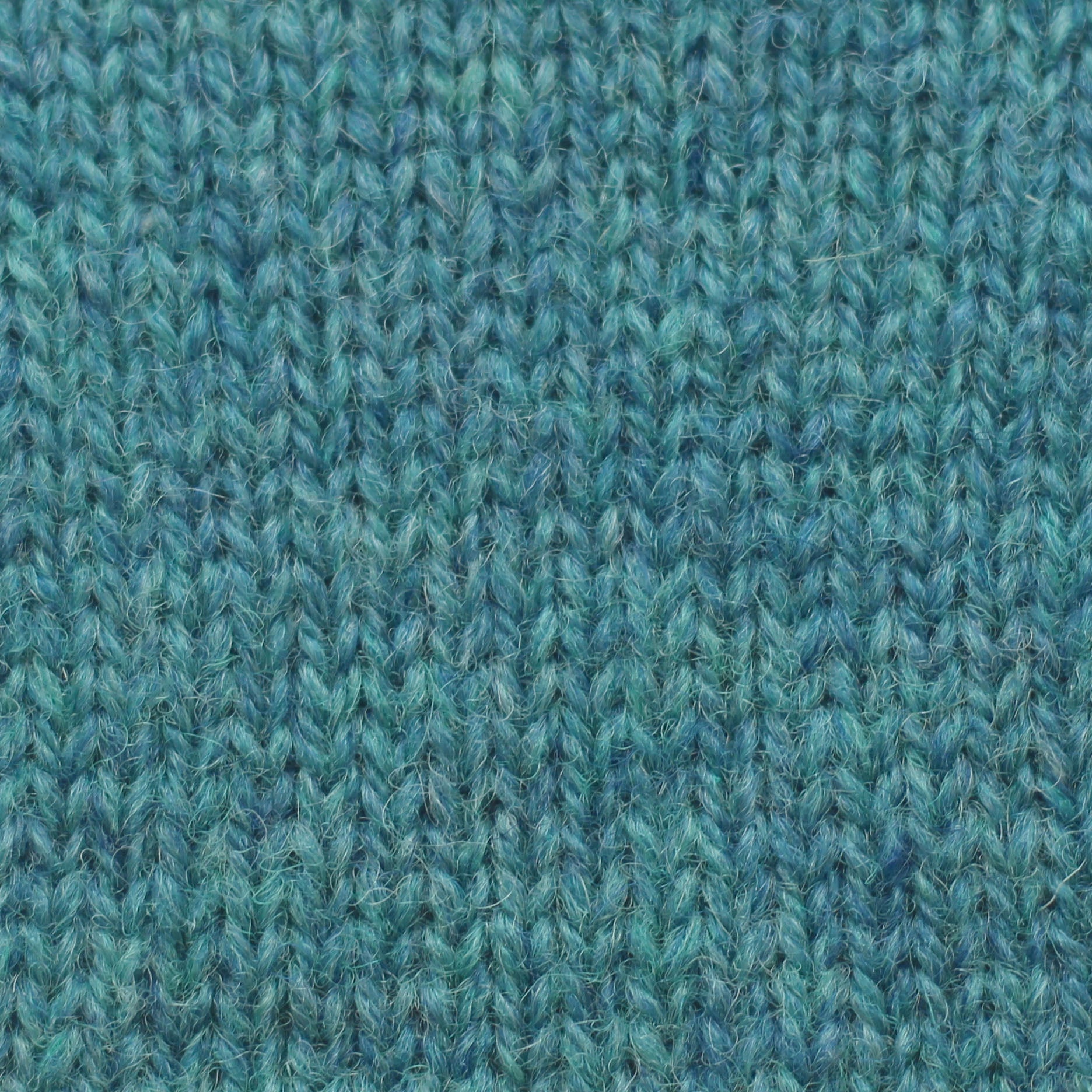 jamieson-smith-2ply-jumper-weight-fc34-fil-laine-c-ne-500g image 1