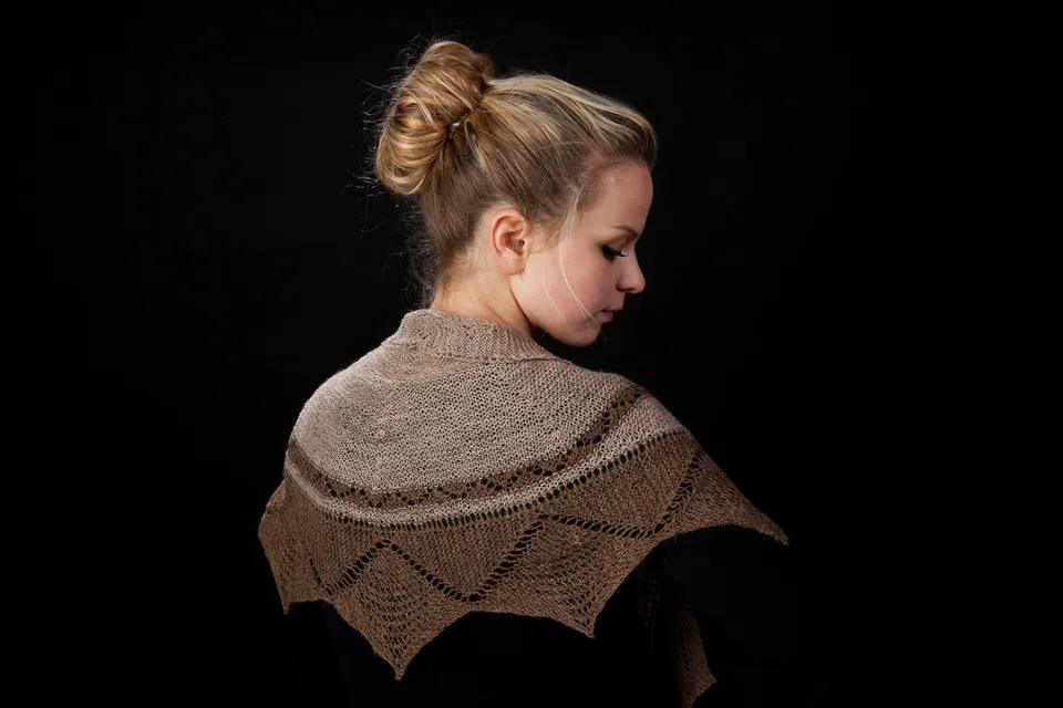 jamieson-smith-tether-lace-shawl-patron-ch-le-dentelle-papier image 1