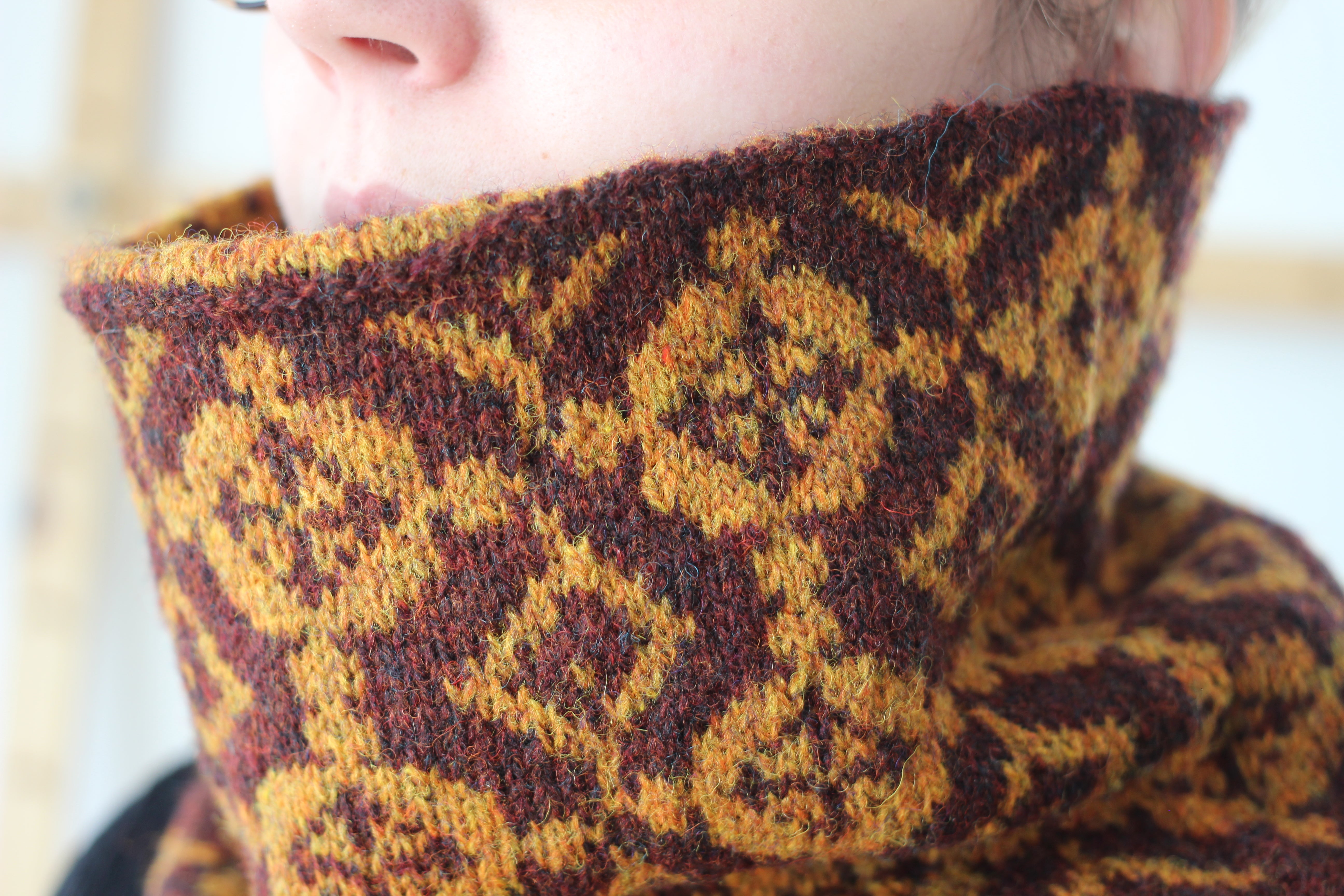 jamieson-smith-elizabethan-cowl-kit-snood-r-versible image 2