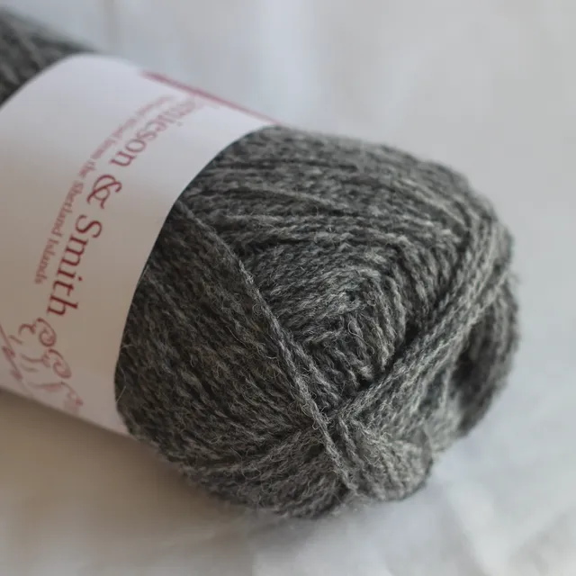 jamieson-smith-2ply-lace-weight-l27-fil-dentelle-25g image 1
